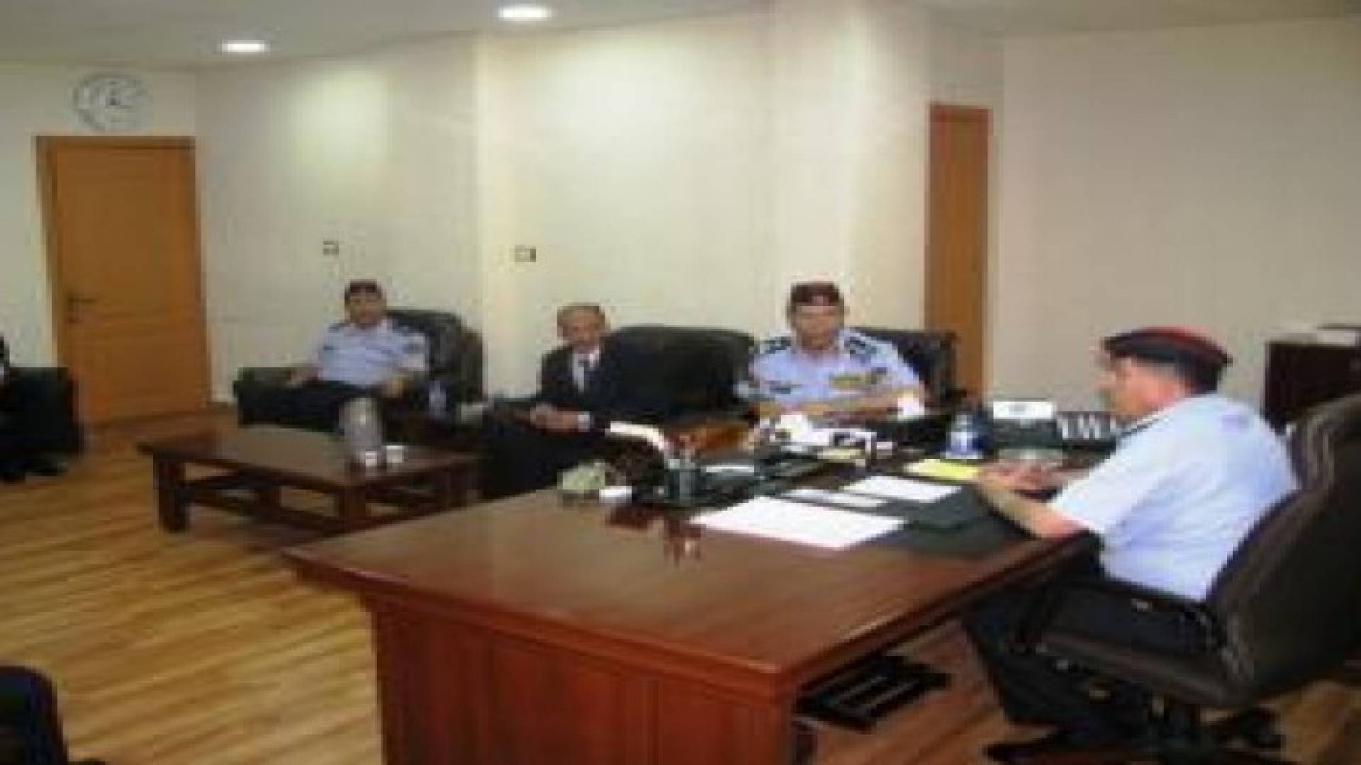 مدير الأمن العام بالإنابة يتفقد قيادتي أمن إقليم العاصمة والوسط.