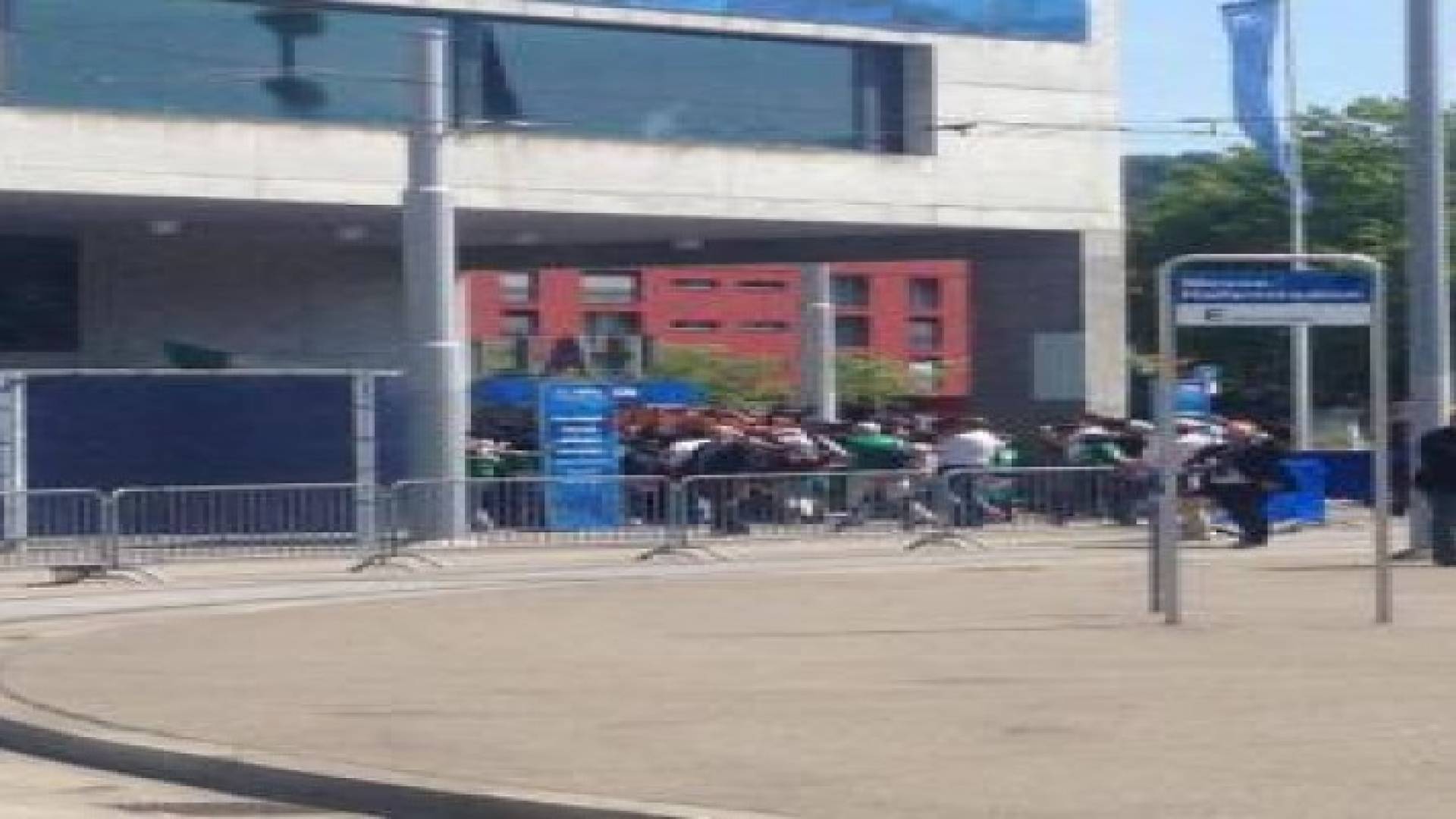 بالصور: الشرطة السويسرية تمنع متظاهرين من اقتحام مقر الفيفا