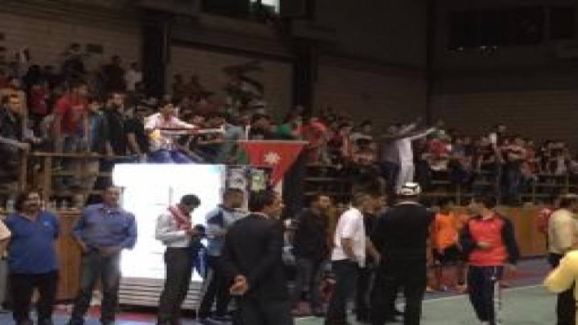 بالصور: الأردنيون يترقبون اعلان نتائج رئاسة الفيفا