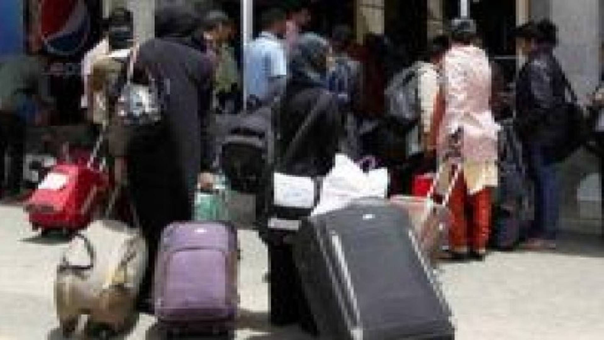إجلاء ٥٧٦ لاجئا يمنيا من القاهرة للسعودية للعودة لبلادهم يرفع العدد إلى ٤٨٢٦
