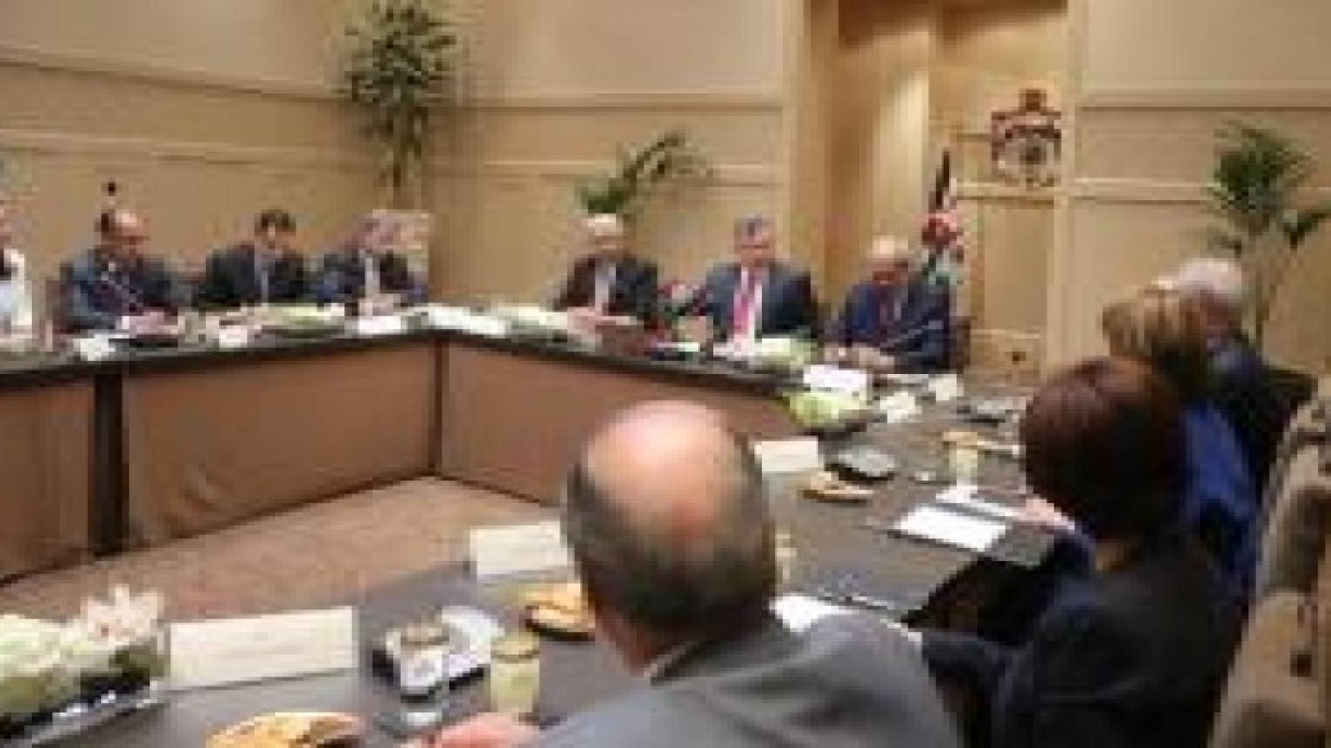 الملك يؤكد ضرورة متابعة تنفيذ مخرجات المنتدى الاقتصادي العالمي من مشروعات وفرص استثمارية