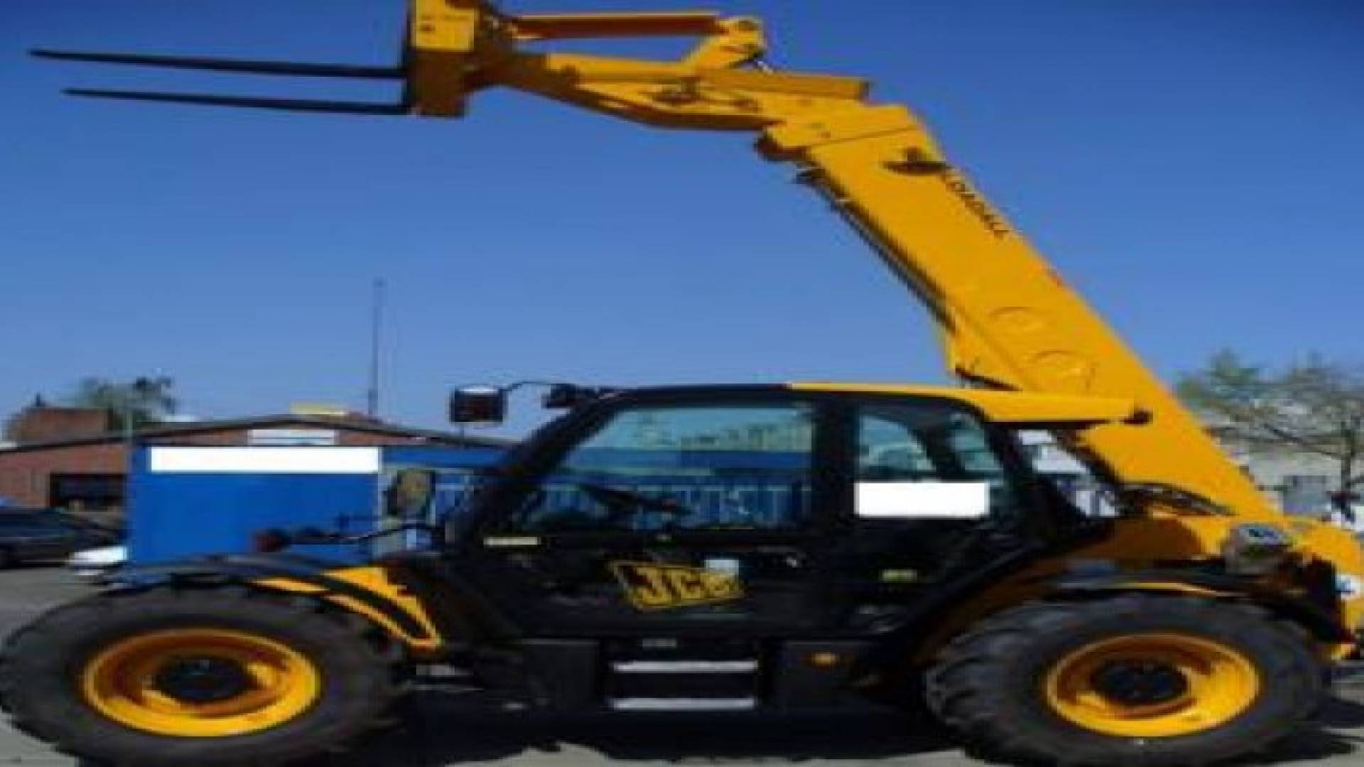 اربد: وفاة شاب اثر سقوط صندوق تحميل إحدى الرافعات عليه