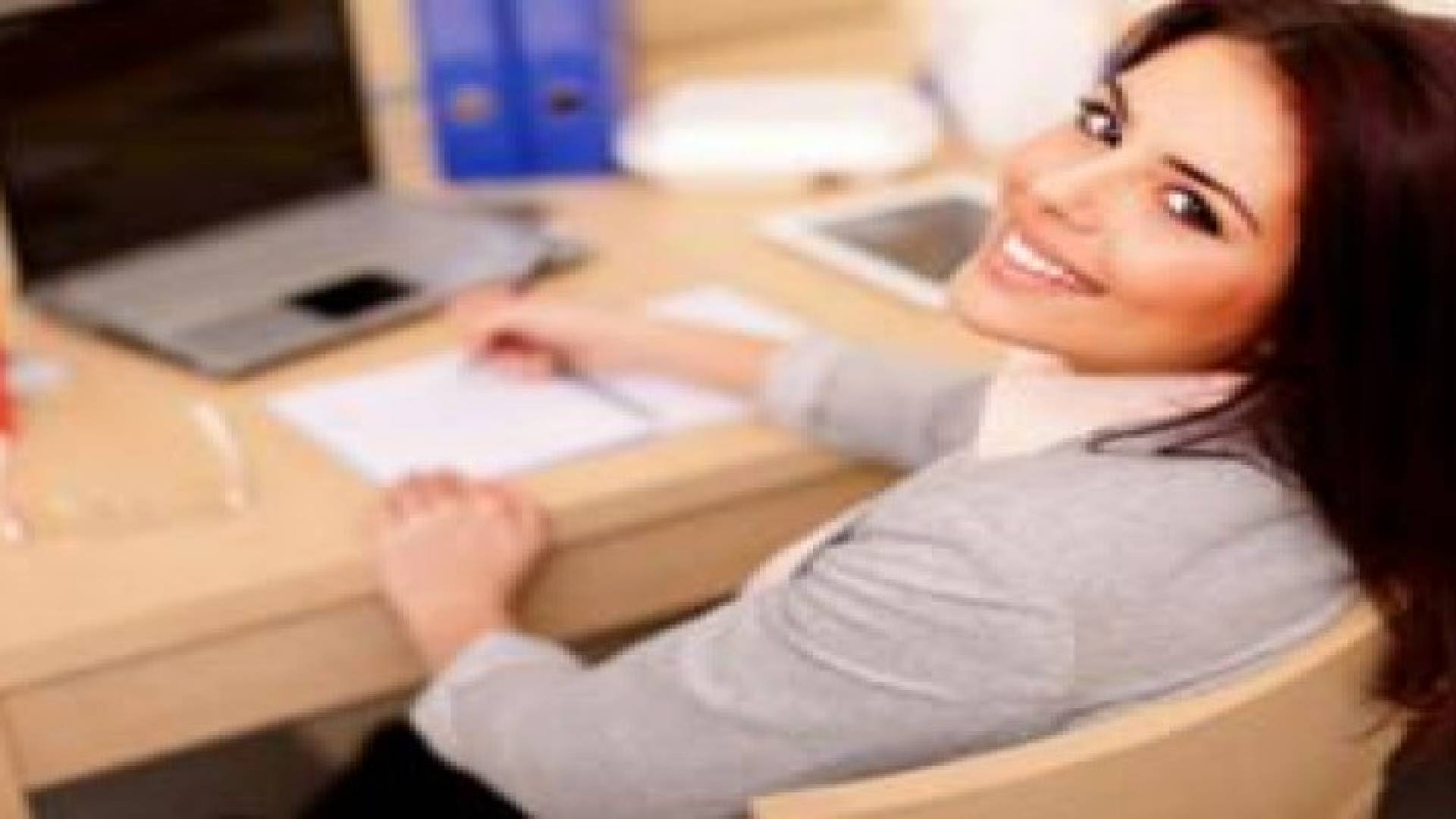 النساء يعملن برواتب عالية ورجالهن بالمنزل لرعاية الأطفال