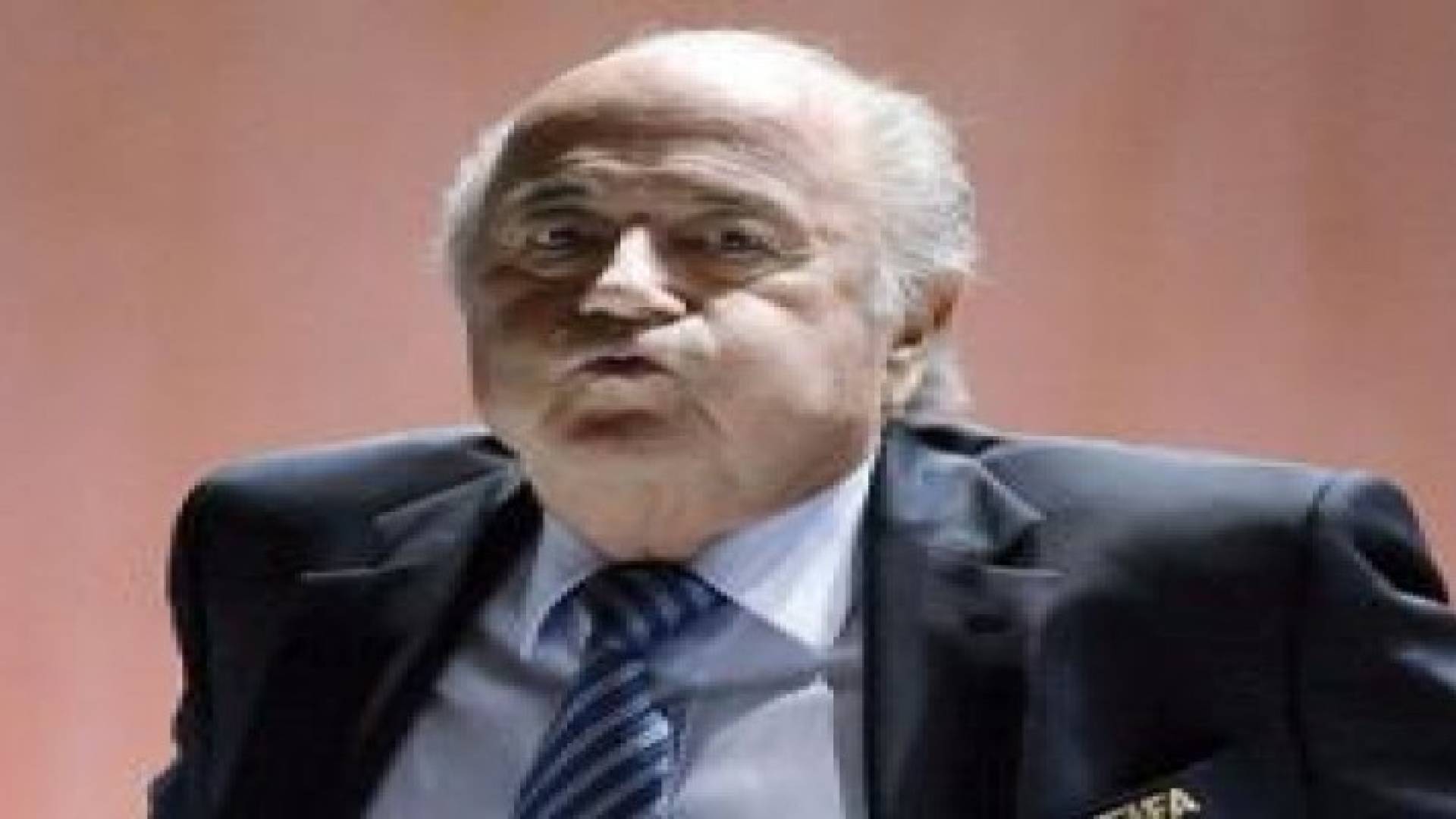 بلاتر يكشف سبب استقالته