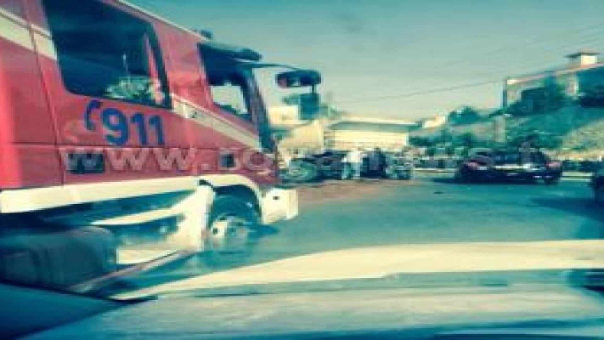 اصابة شخصين اثر تدهور شاحنة في صويلح