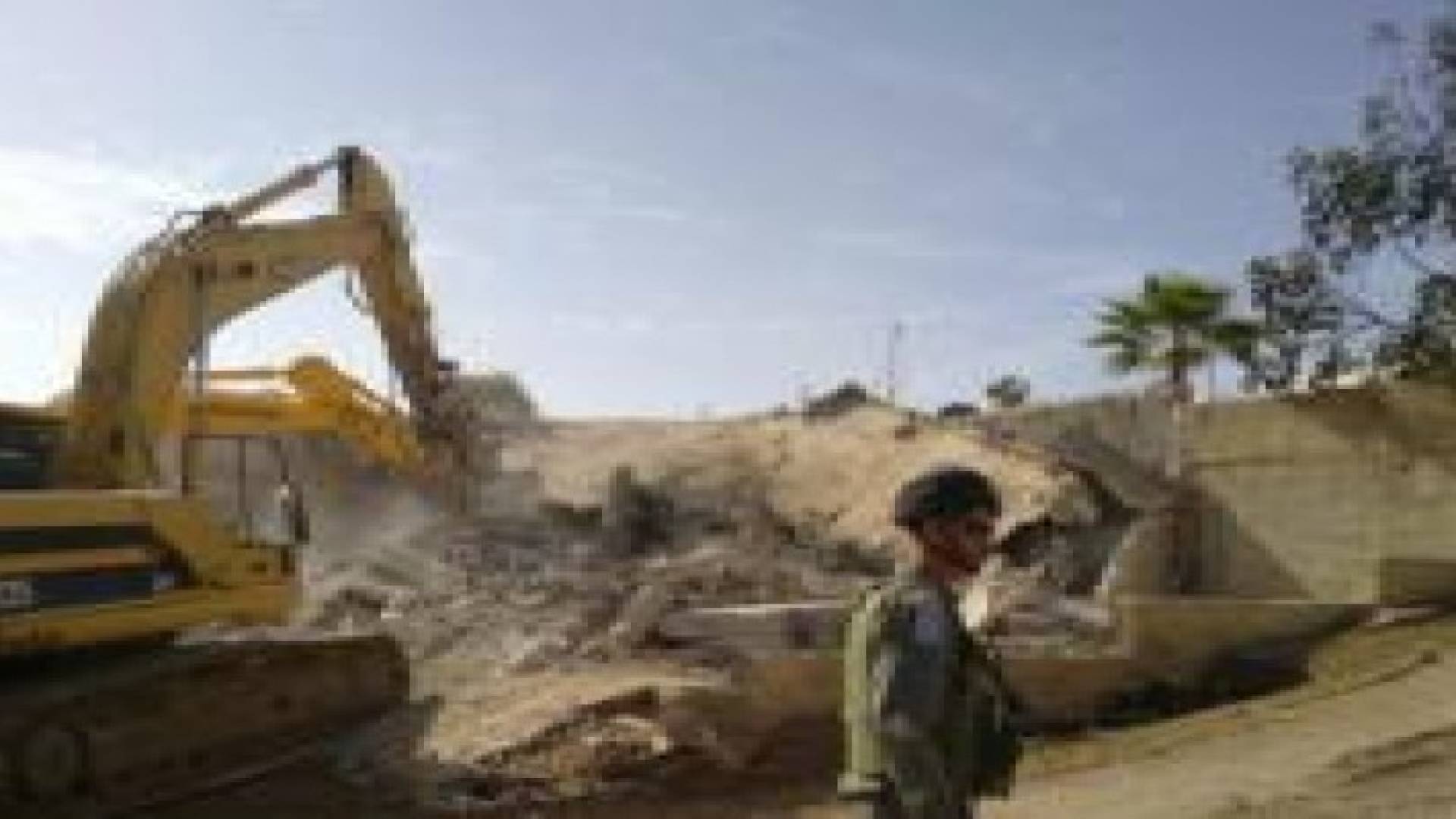 الاحتلال يهدم 30 منشأة سكنية وزراعية بالأغوار الشمالية بالضفة