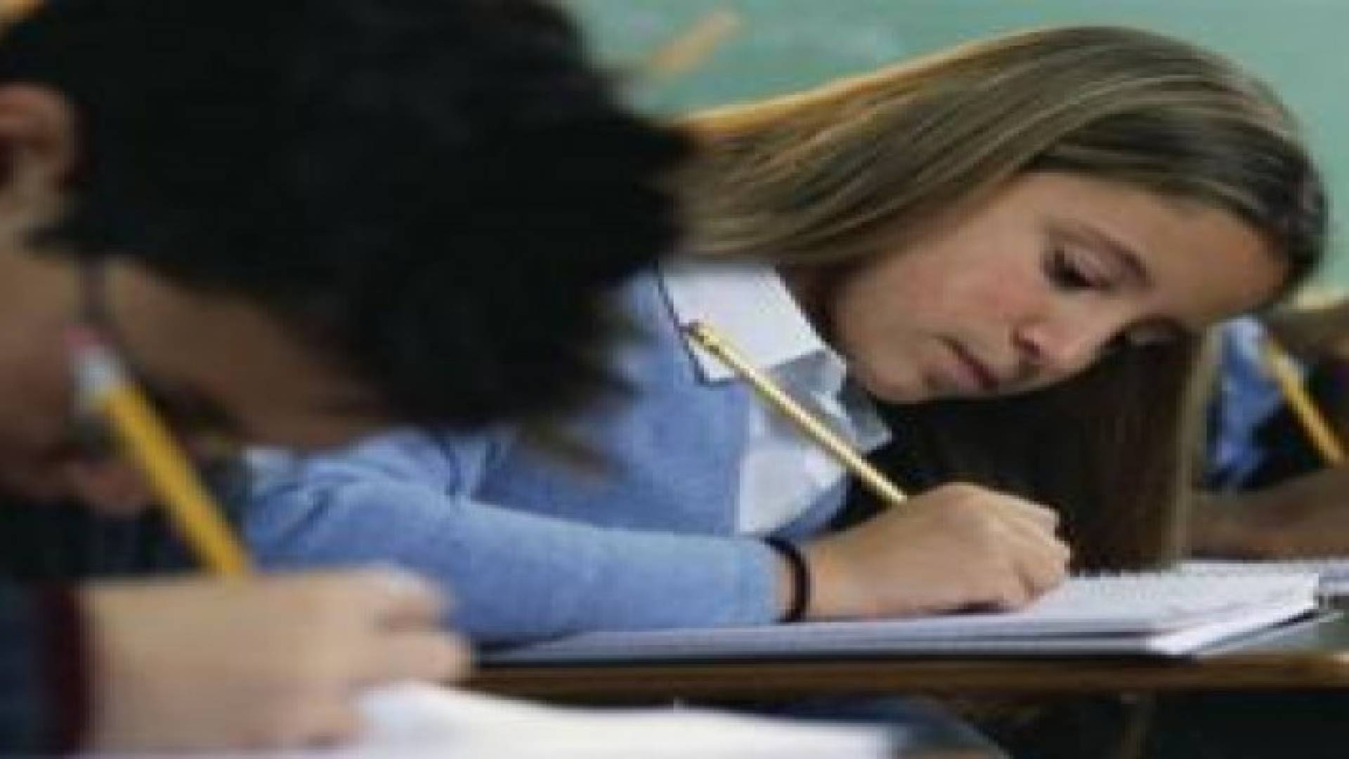 مطالب بإعادة امتحان الإنجليزي للصفين السادس والتاسع