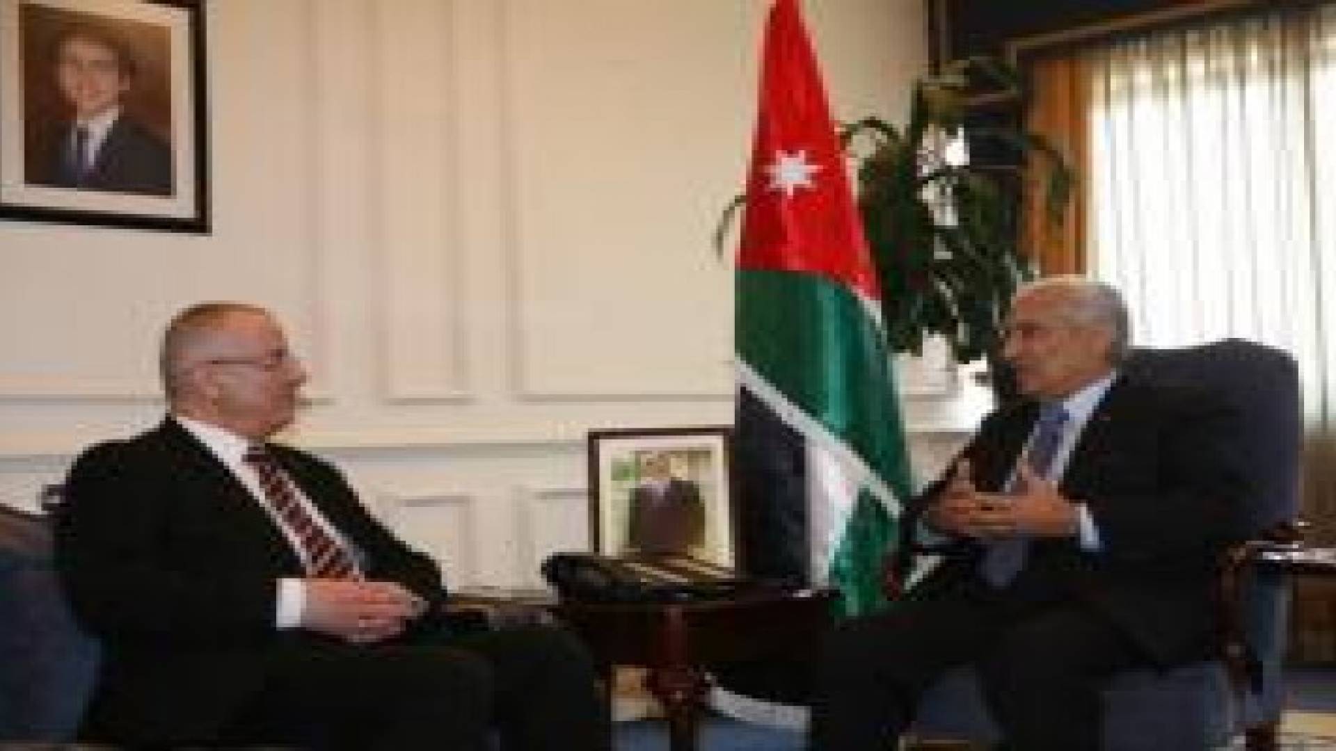 النسور يؤكد عدم السماح بتعكير صفو العلاقات بين الأردن وفلسطين