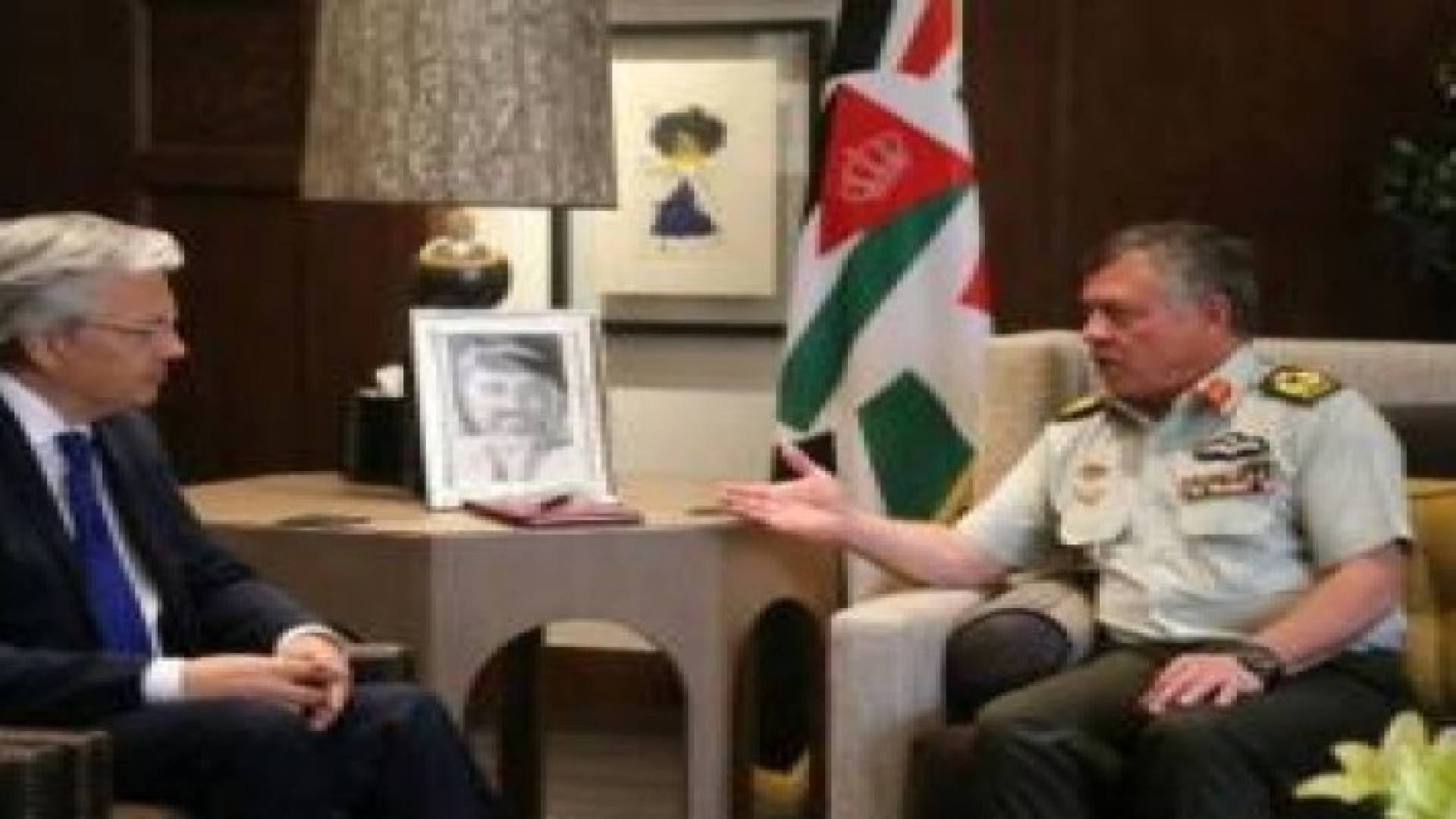 الملك يدعو لتهيئة الظروف الملائمة لاحياء عملية السلام بالمنطقة