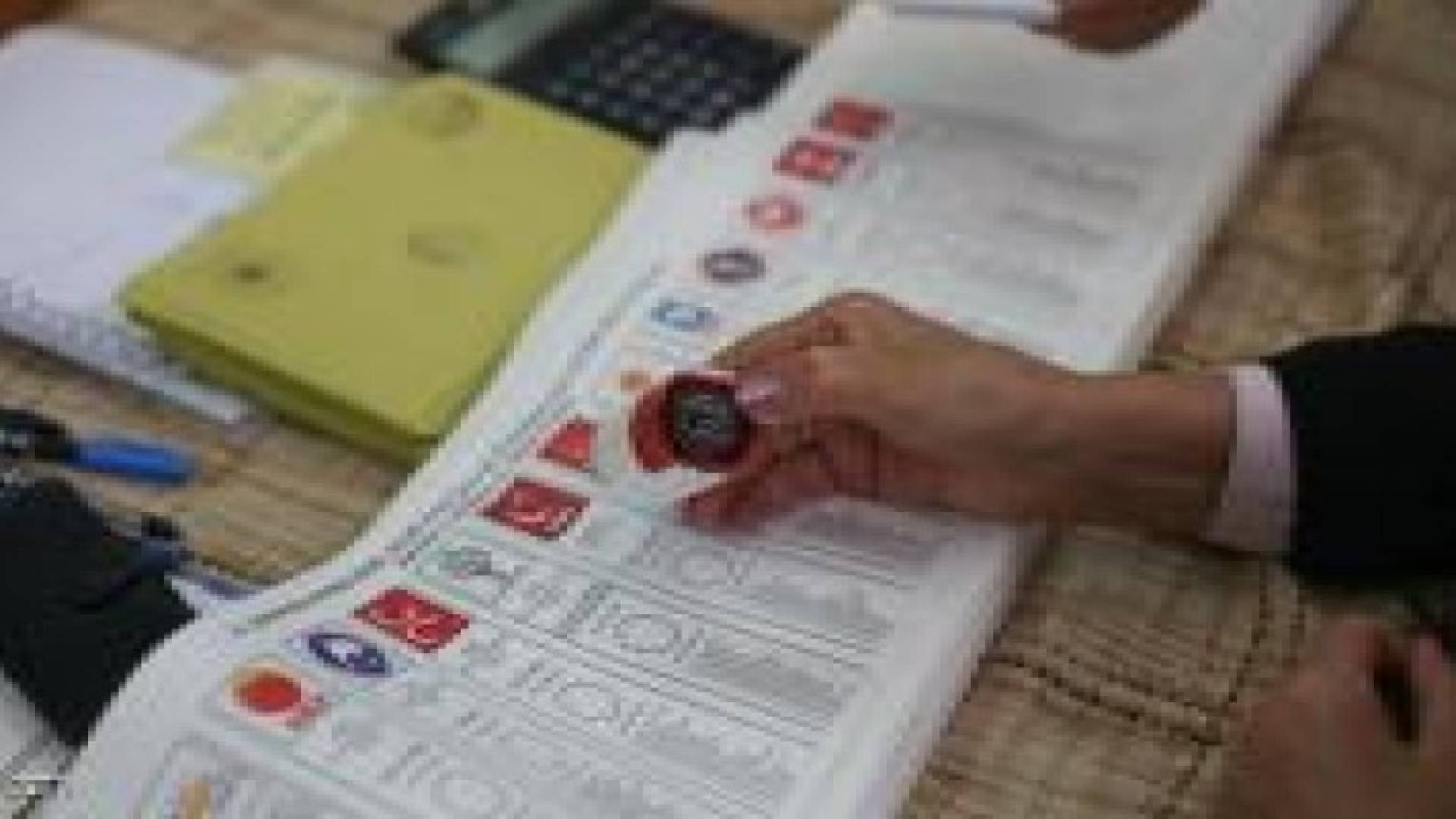 حزب اردوغان يتصدر الانتخابات التركية