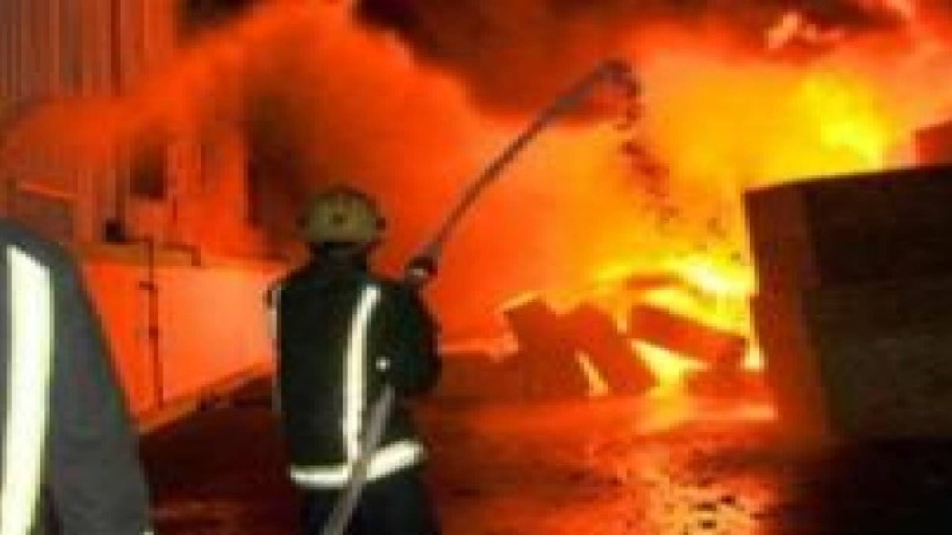 (4) إصابات اثر حريق شقة في محافظة العاصمة