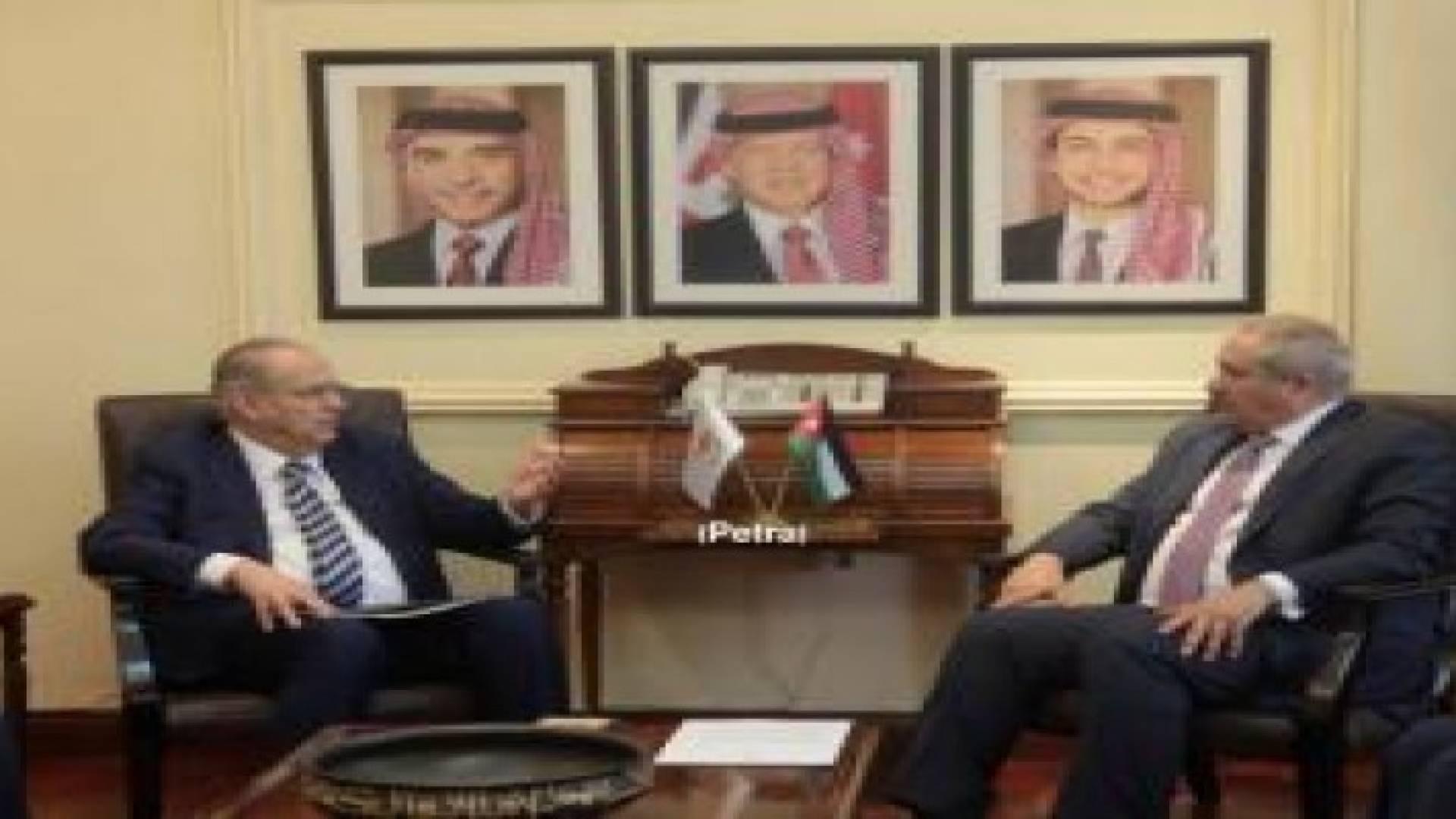 جوده يتسلم رسالة خطية بعث بها الرئيس القبرصي الى جلالة الملك