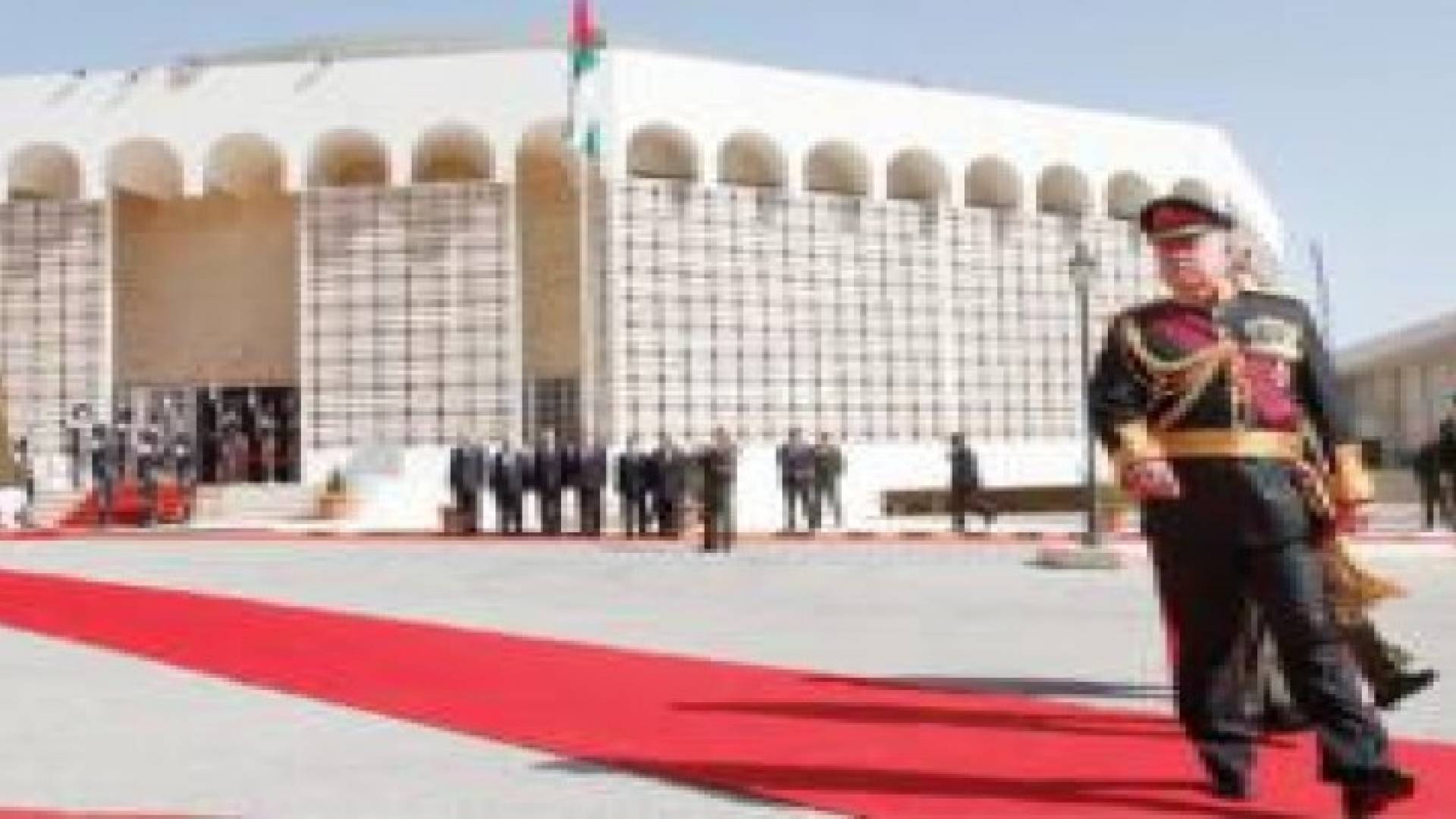 الأسـرة الأردنية تحتفل بالعيد السادس عشـر للجلوس الملكي