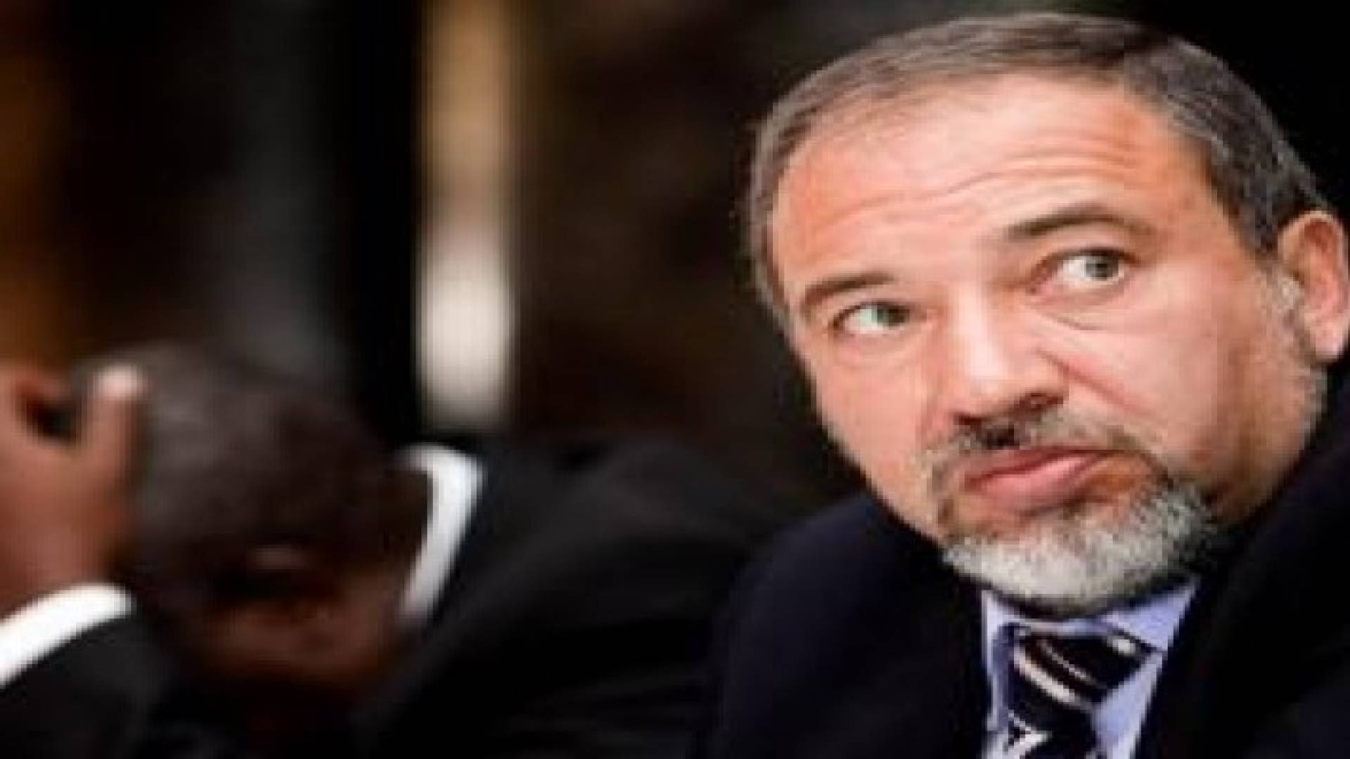 ليبرمان يتوقع سقوط حكومة إسرائيل