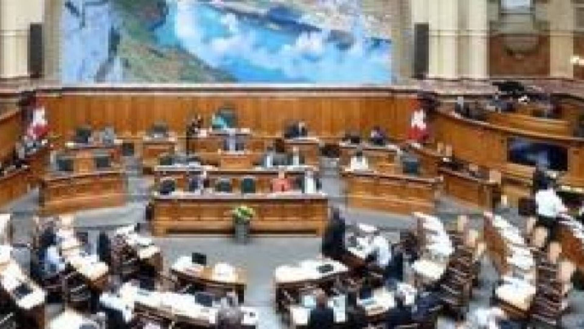 البرلمان السويسري يؤكد أن تحقيقات "الفيفا" لا تحمي بلاتر ولا أحد فوق القانون
