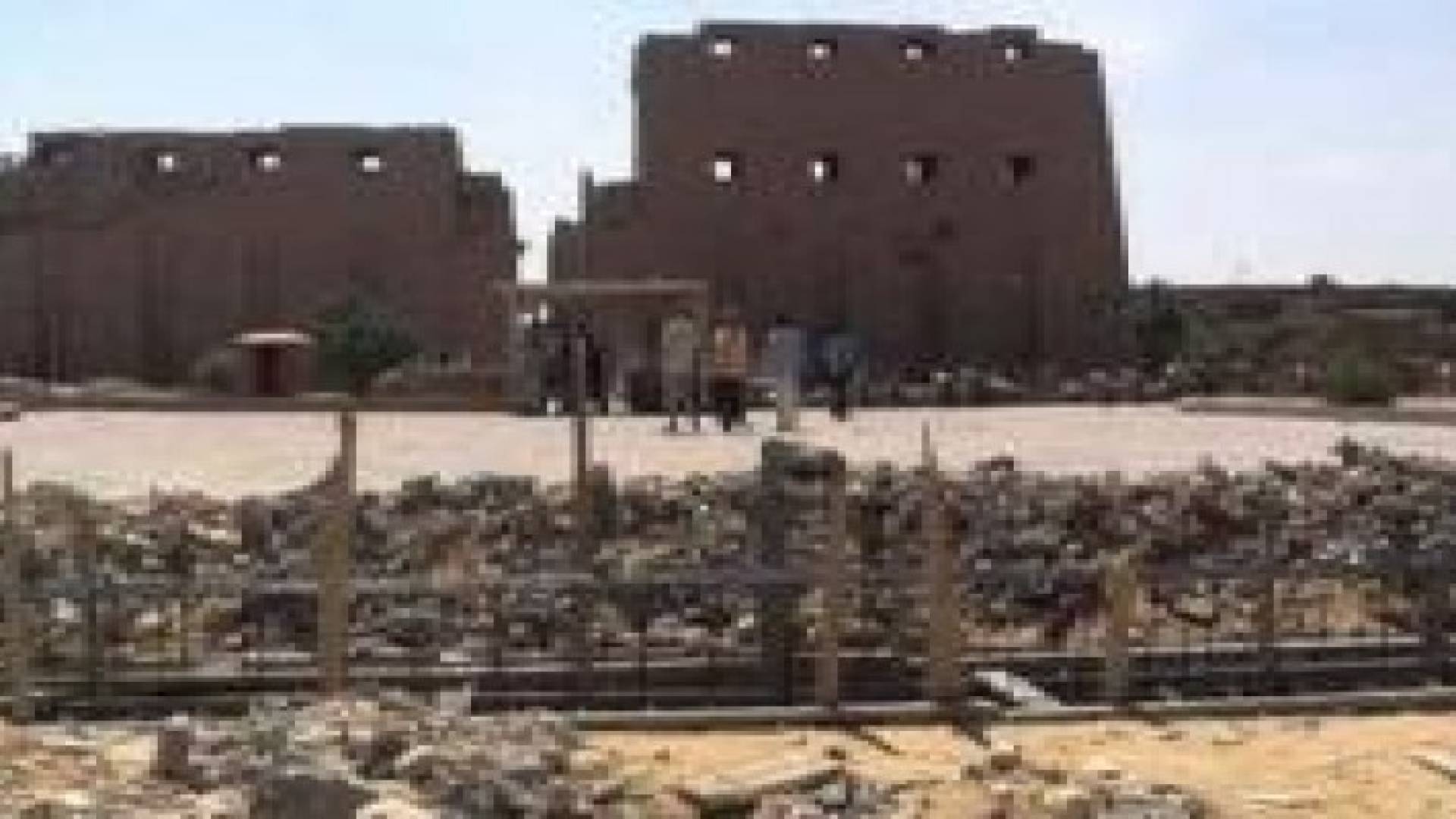 تفجير انتحاري بساحة معبر الكرنك في مدينة الأقصر المصرية