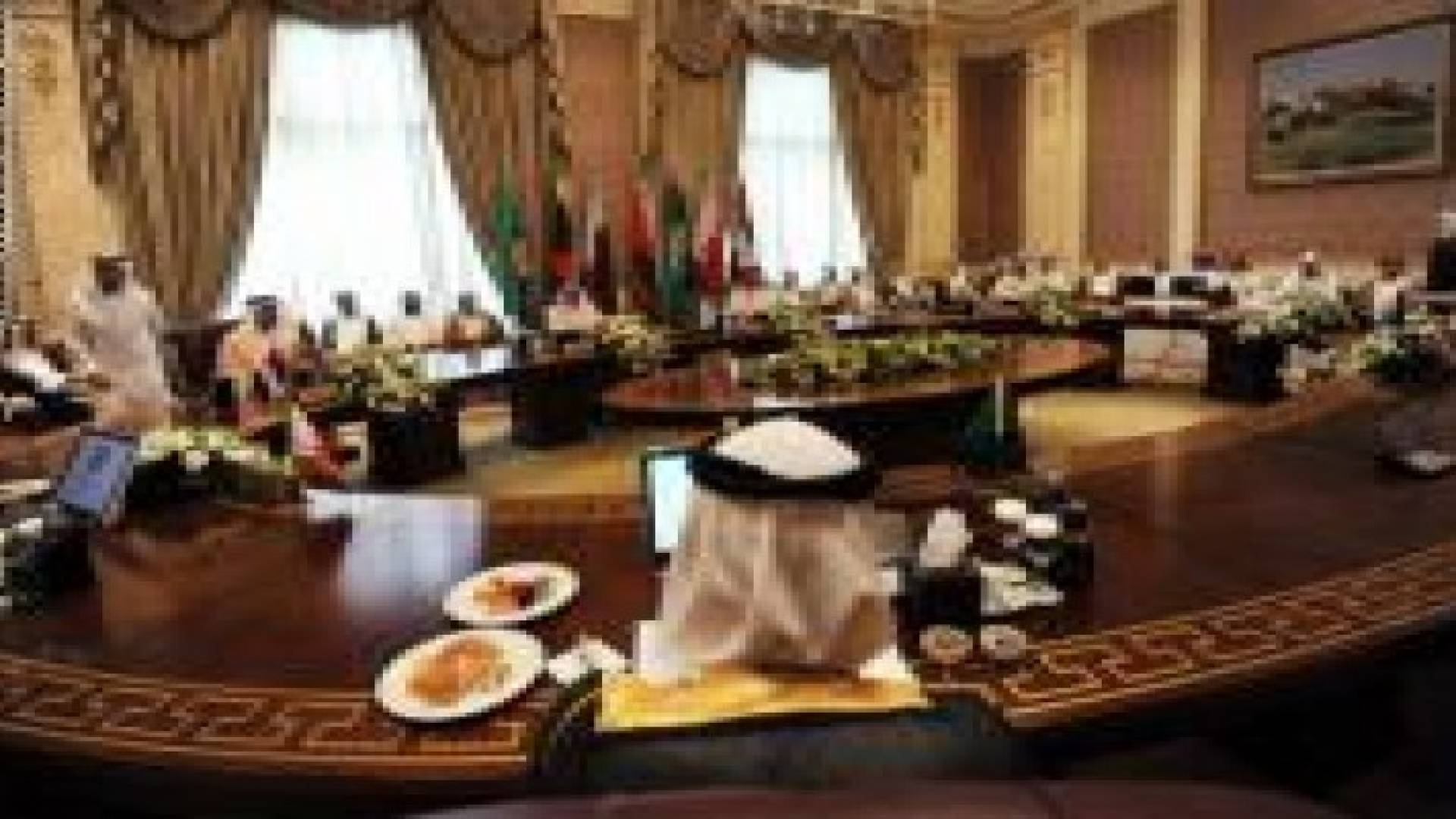 اجتماع الرياض يبقي "المبادرة الخليجية" مخرجا للأزمة اليمنية ويدعم "حلا سياسيا" بسوريا