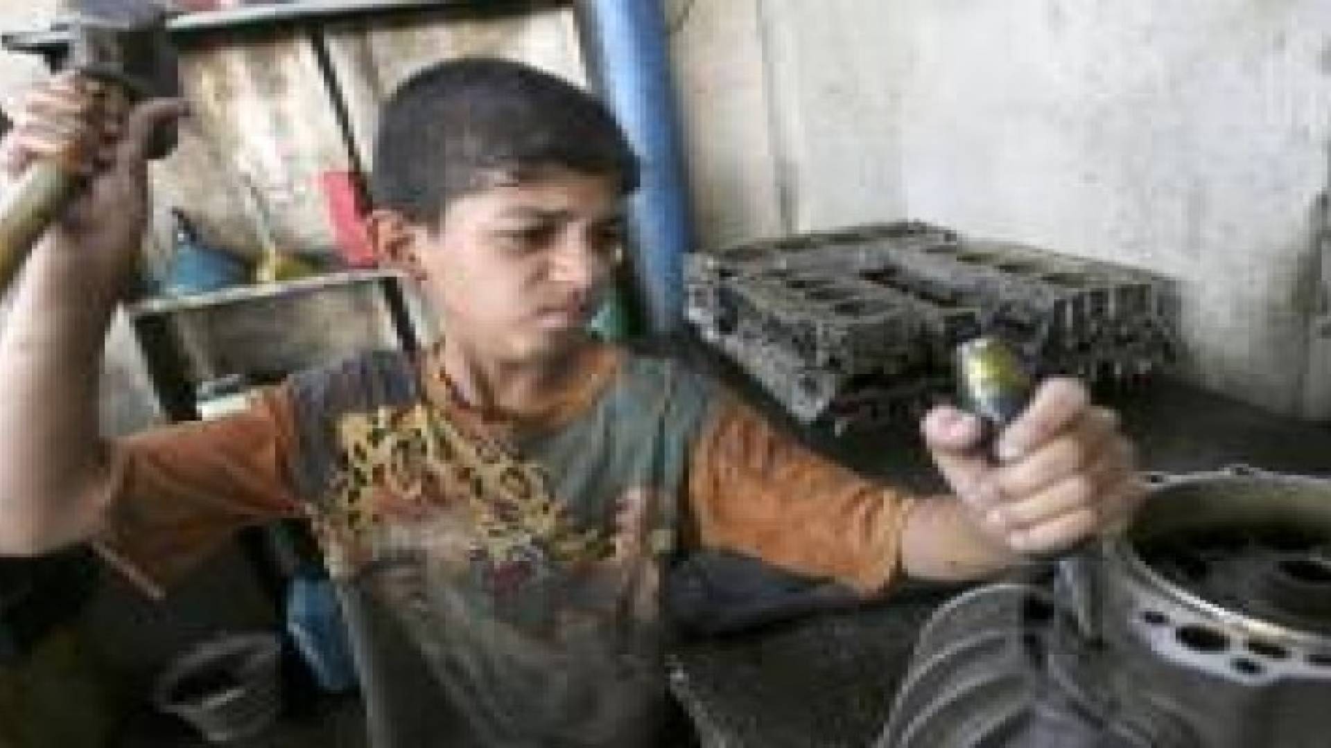 "العمل" تحذر من تشغيل الاطفال وتعد دراسة حول الظاهرة