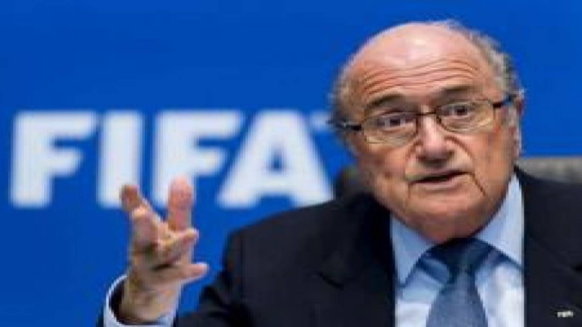 صحيفة: بلاتر قد يتمسك برئاسة الفيفا