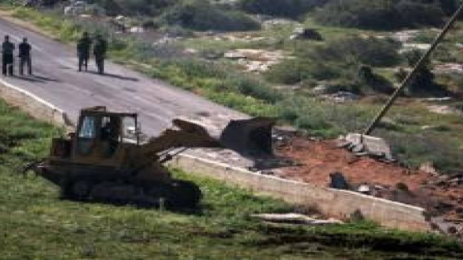 الاحتلال يدمر مئات الأشجار شرق طوباس