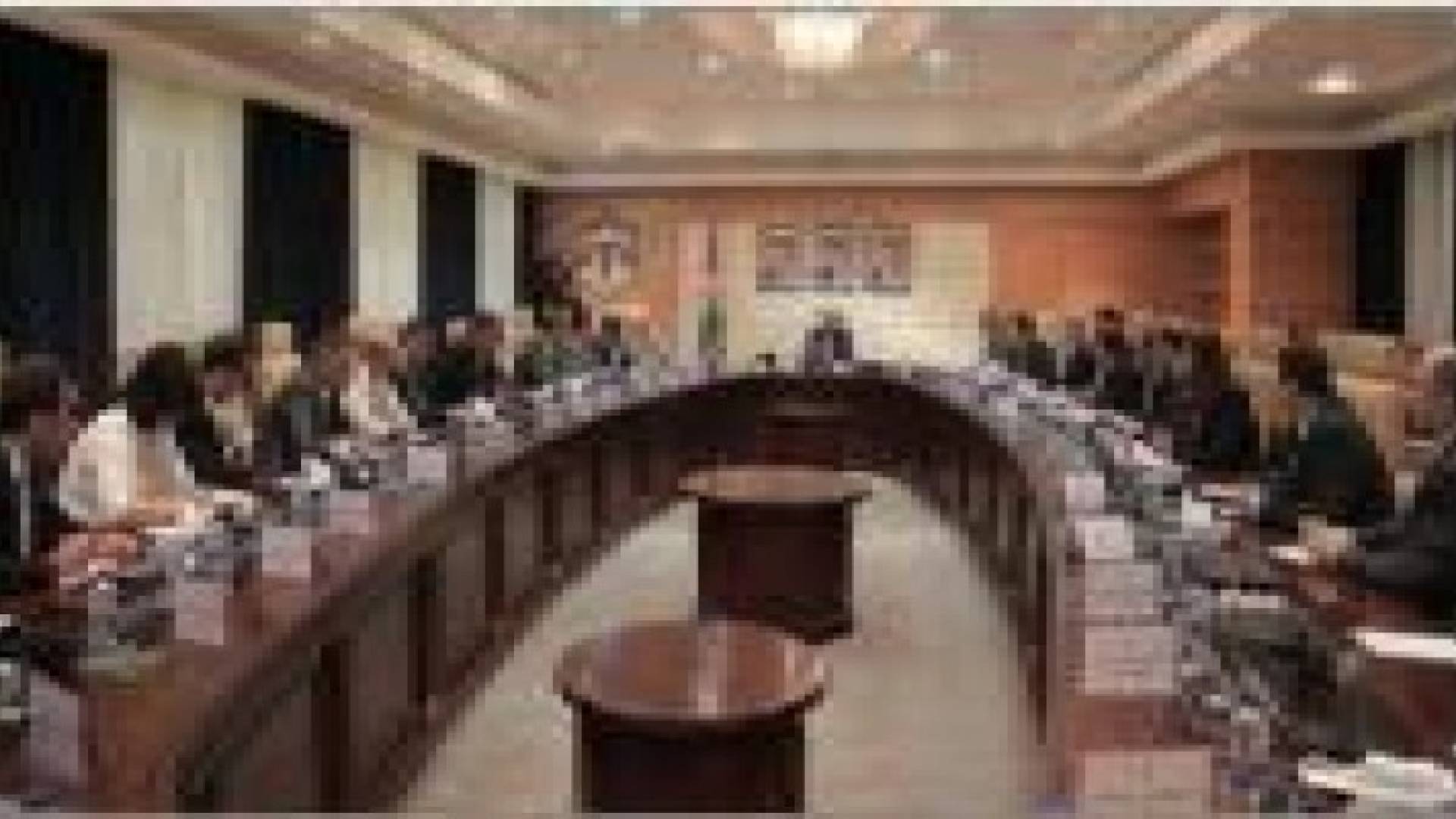 رئيس الوزراء يلتقي رؤساء تحرير الصحف اليومية وعددا من الكتاب