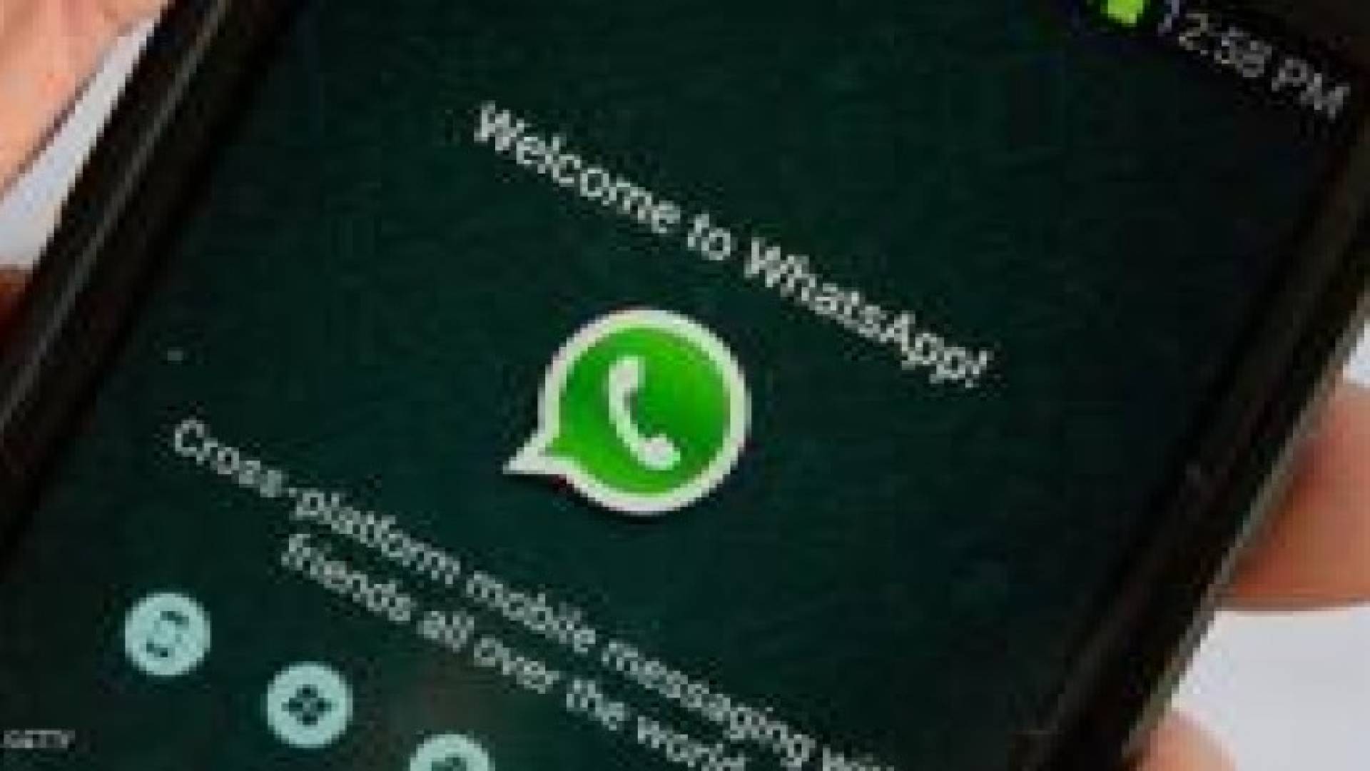 الإمارات : ربع مليون درهم غرامة من يشتم عبر واتساب