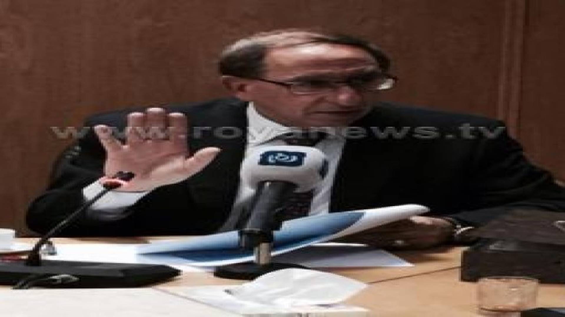 وزير التعليم العالي يبرر قرار رفع معدلات القبول ويحذر من "قنبلة موقوتة" .. تفاصيل