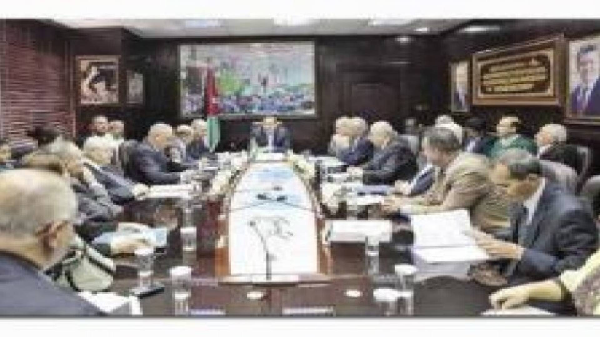 مسؤولون وتربويون يدعون لإعادة النظر بالمناهج المدرسية