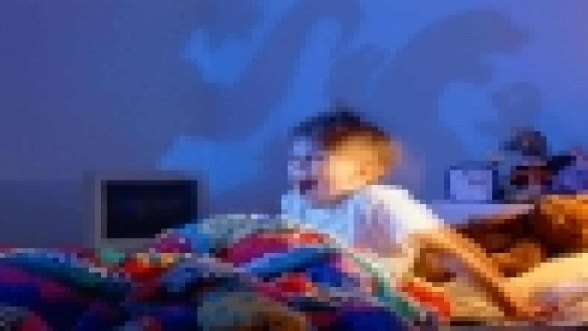 كيف تتعامل مع خوف طفلك من "العفريت" والظلام؟