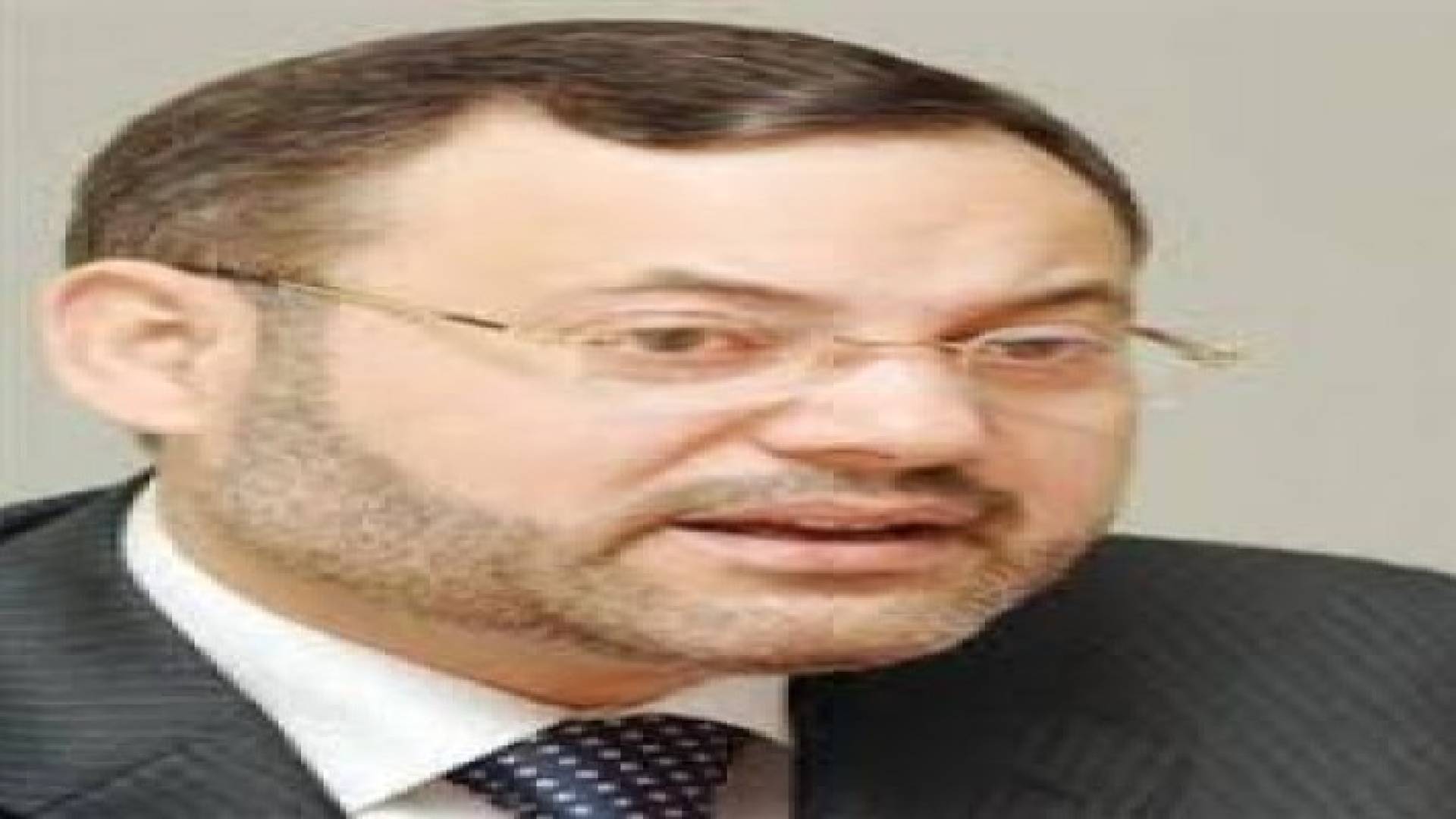 احتجاز مذيع الجزيرة أحمد منصور في برلين بناء على مذكرة مصرية بتهم الاغتصاب والاختطاف والسرقة