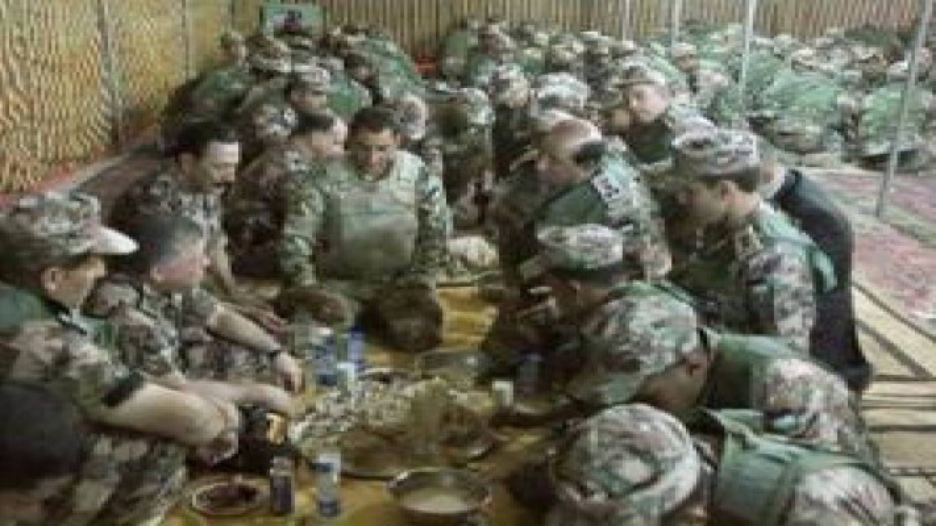 القائد الأعلى يزور إحدى وحدات قوات حرس الحدود على الواجهة الشمالية