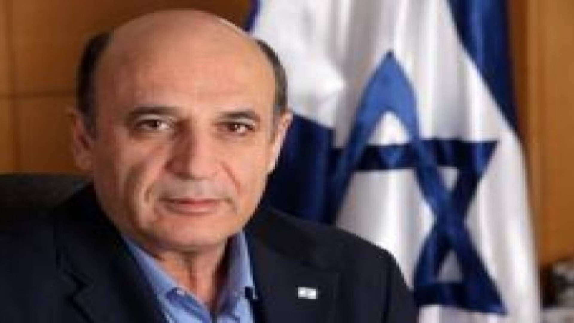 تل أبيب تبذل جهودا لمنع اعتقال موفاز قبيل هبوط طائرته في لندن