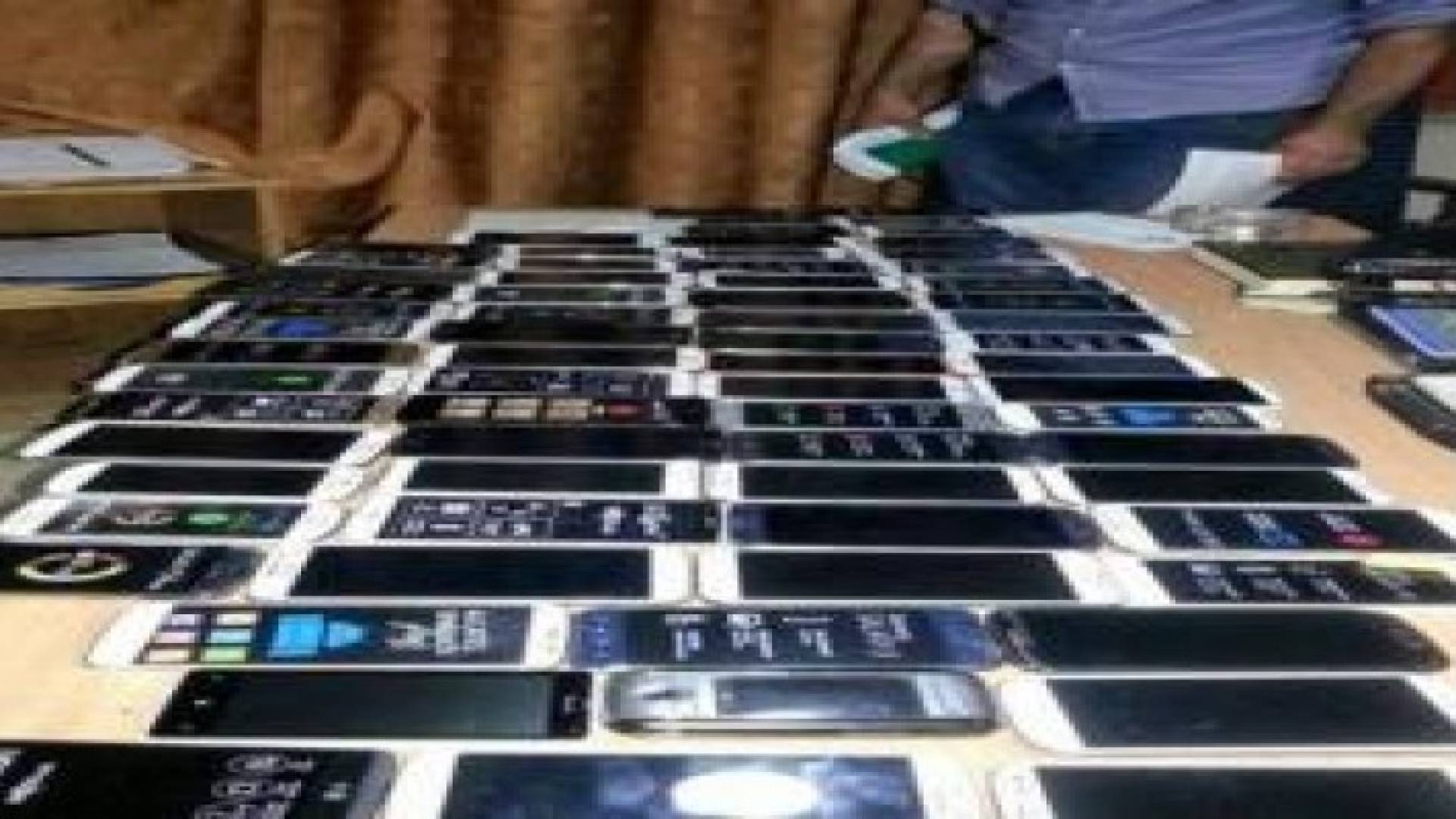 كشف ملابسات سرقة بضاعة  بقيمة 30 الف دينار من احدى محال الخلويات ..تفاصيل