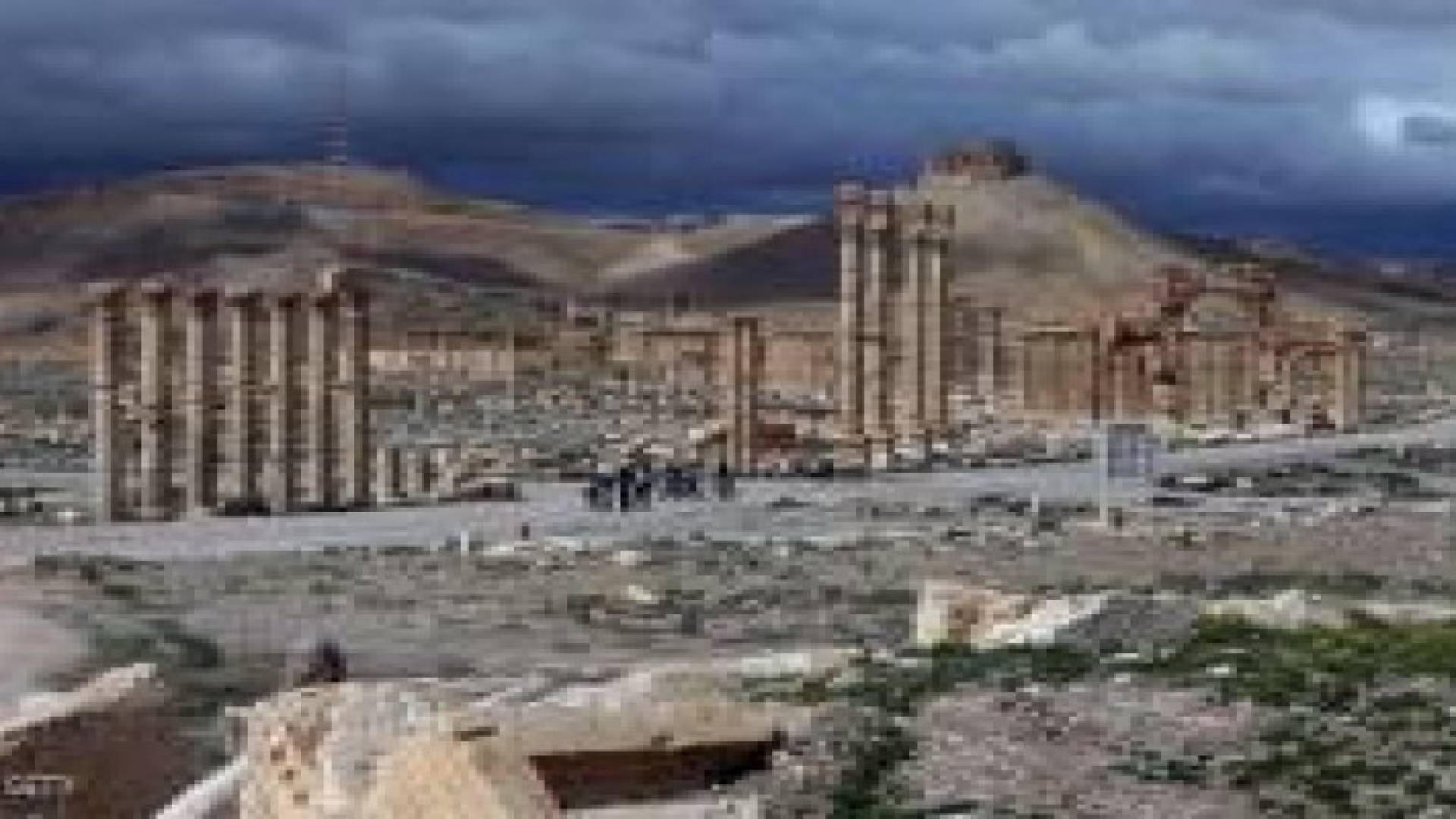 داعش الارهابي "يفخخ" المدينة الأثرية في تدمر