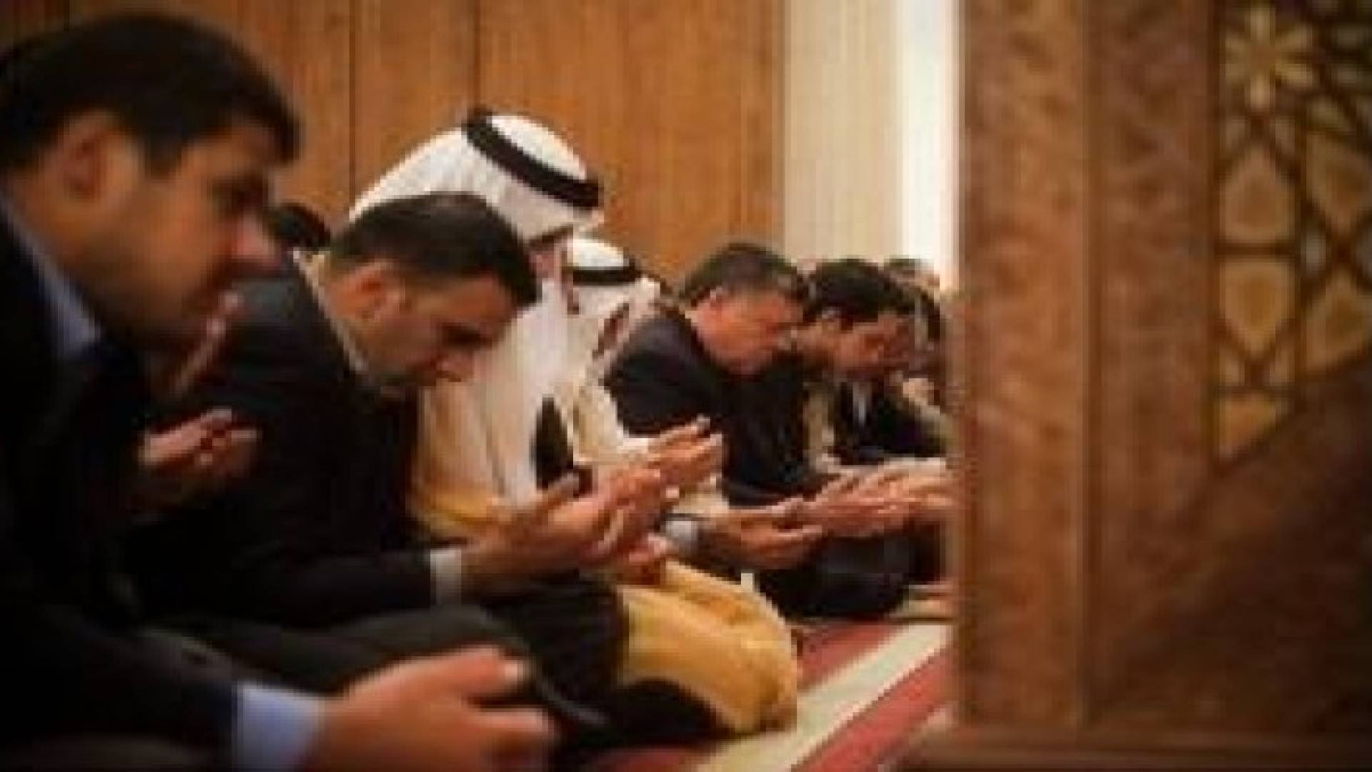 الملك يقيم مأدبة إفطار رسمية لكبار المسؤولين