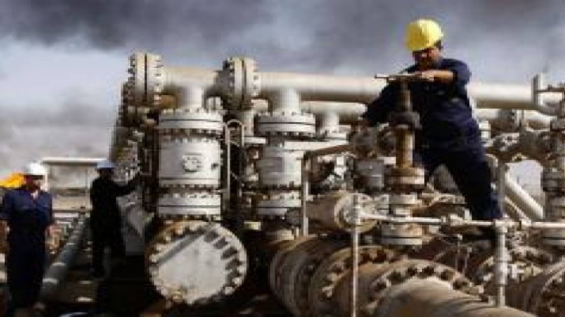 العراق يرفع حجم إنتاجه من النفط إلى 3.8 مليون برميل يوميا