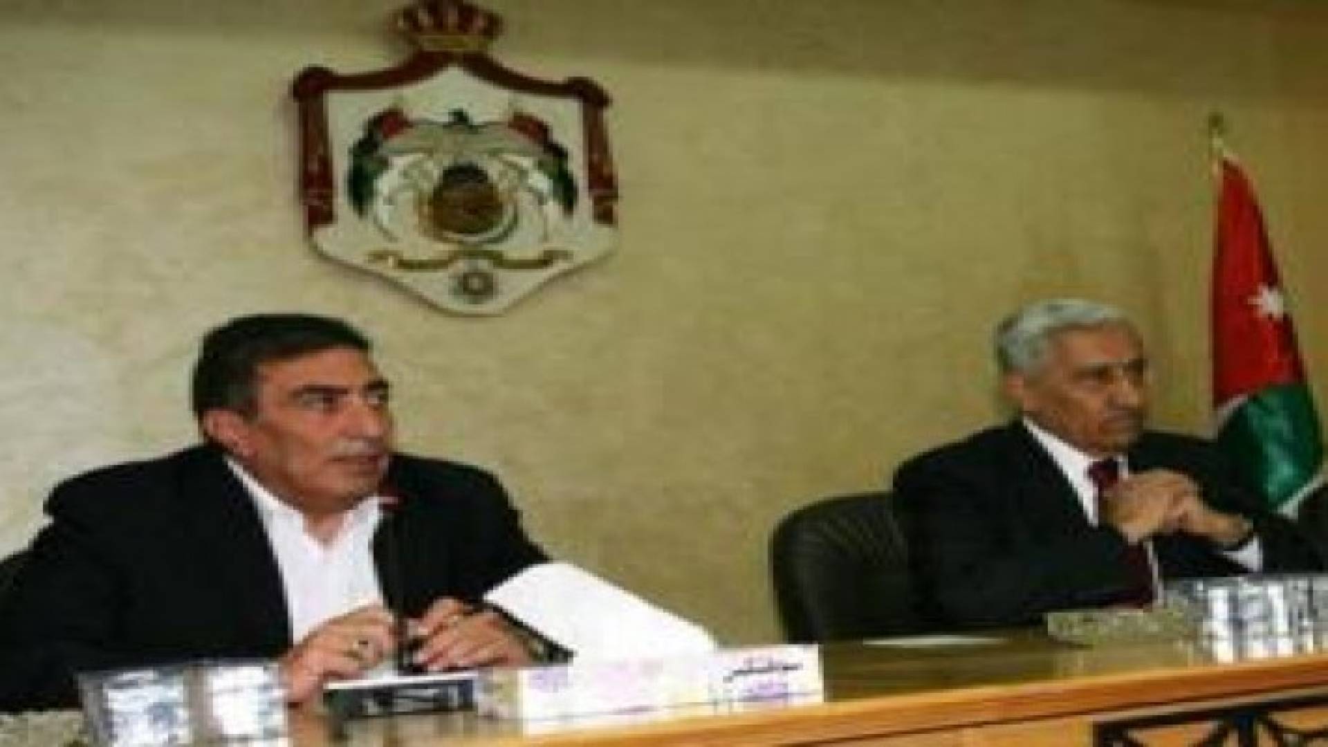 النسور والطروانة يجتمعان اليوم لحسم الجدل حول " اللامركزية"