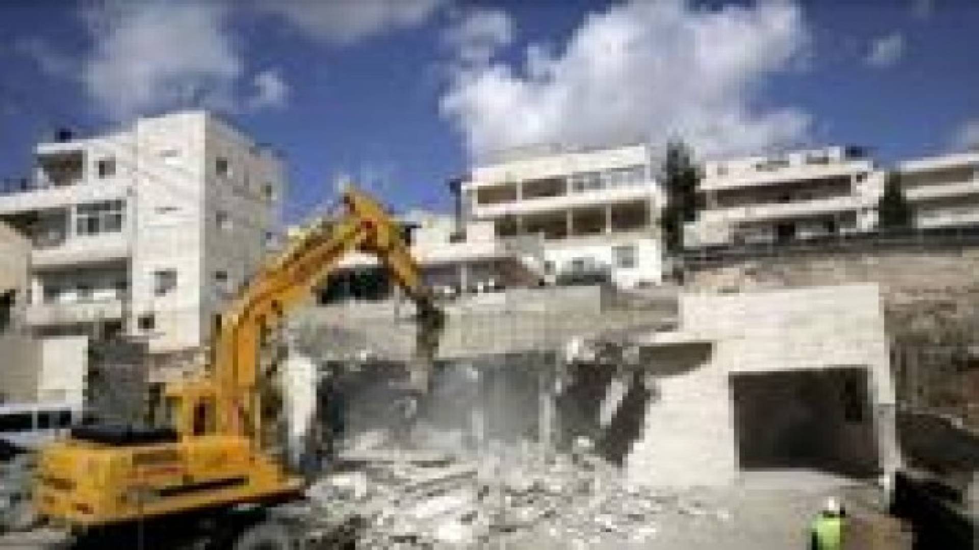 تهجير27 عائلة من الأغوار والاحتلال يحرق عشرات الدونمات من المراعي