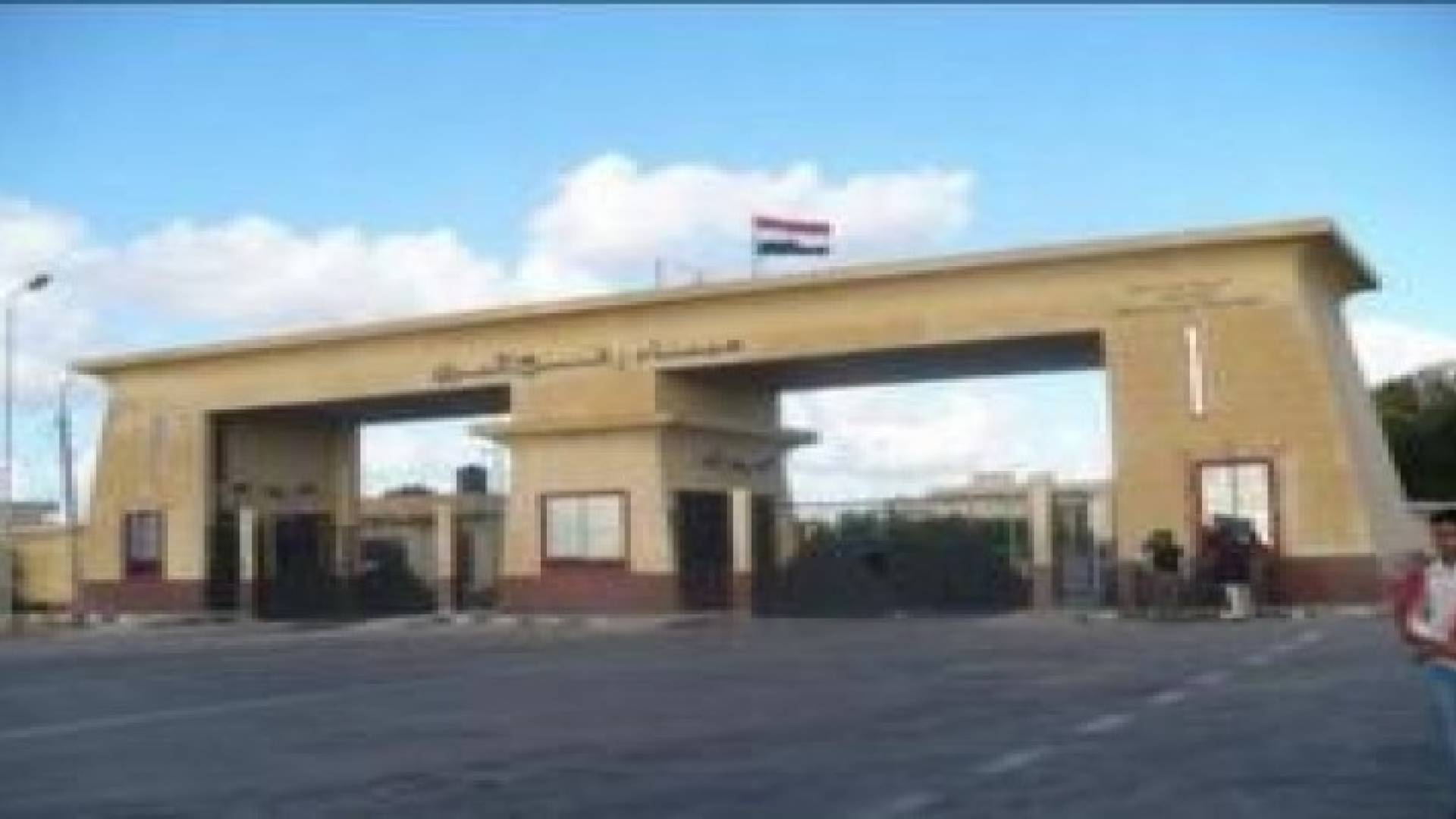 مصر تسمح بإدخال كميات جديدة من مواد البناء إلى غزة