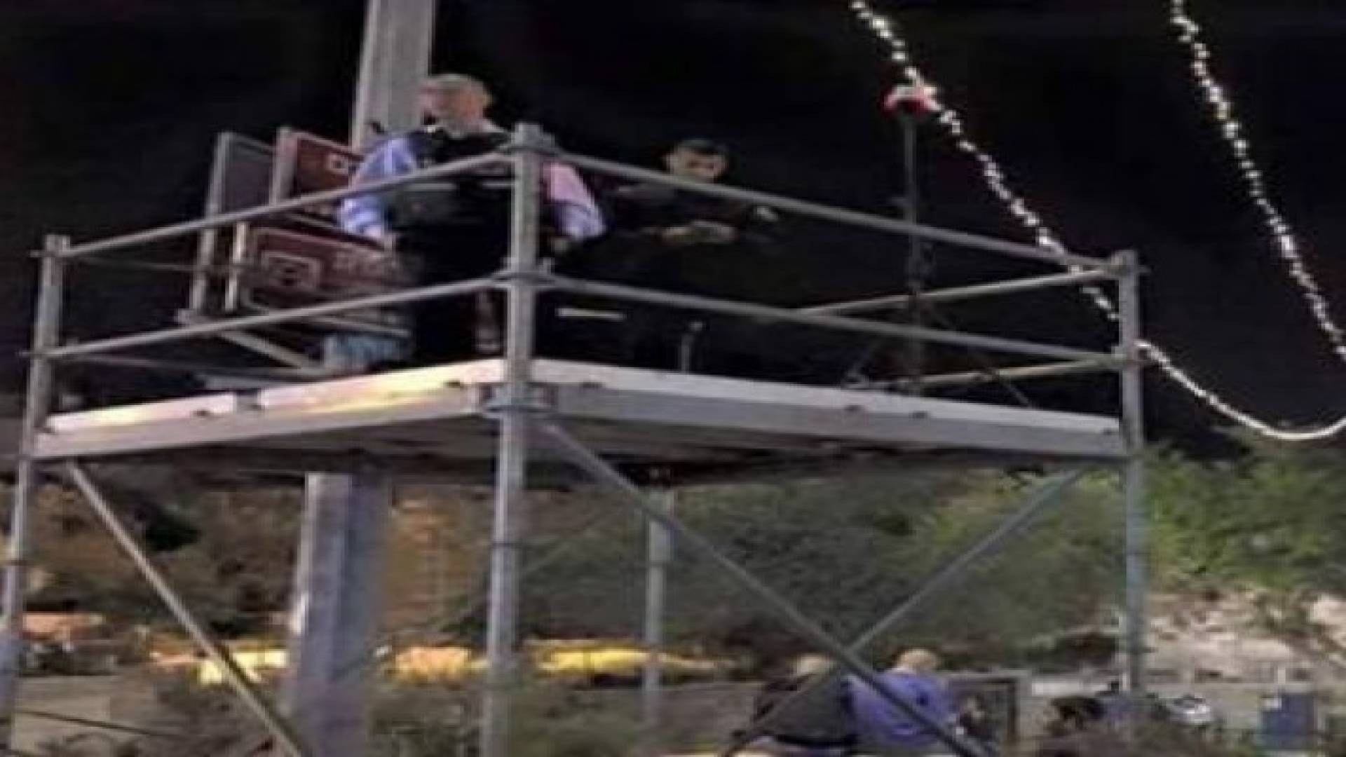 بالصور: الإحتلال ينشر "منصات" لشرطته خوفا من عمليات الطعن والدهس