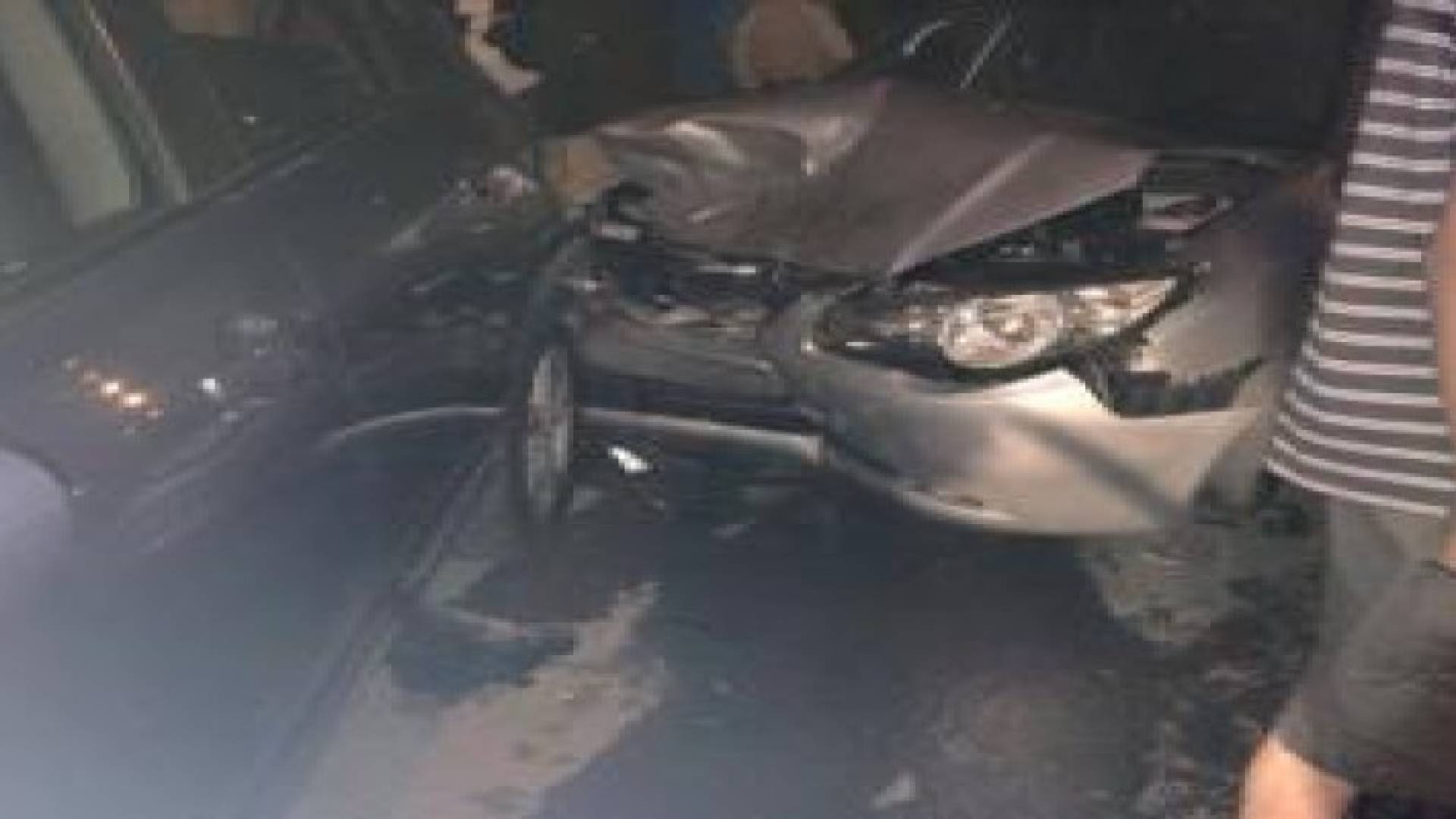 بالصور: حادث تصادم في "الجندويل"