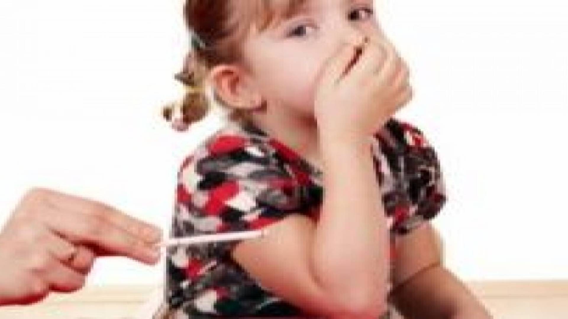 التدخين السلبي يصيب الأطفال بالبدانة