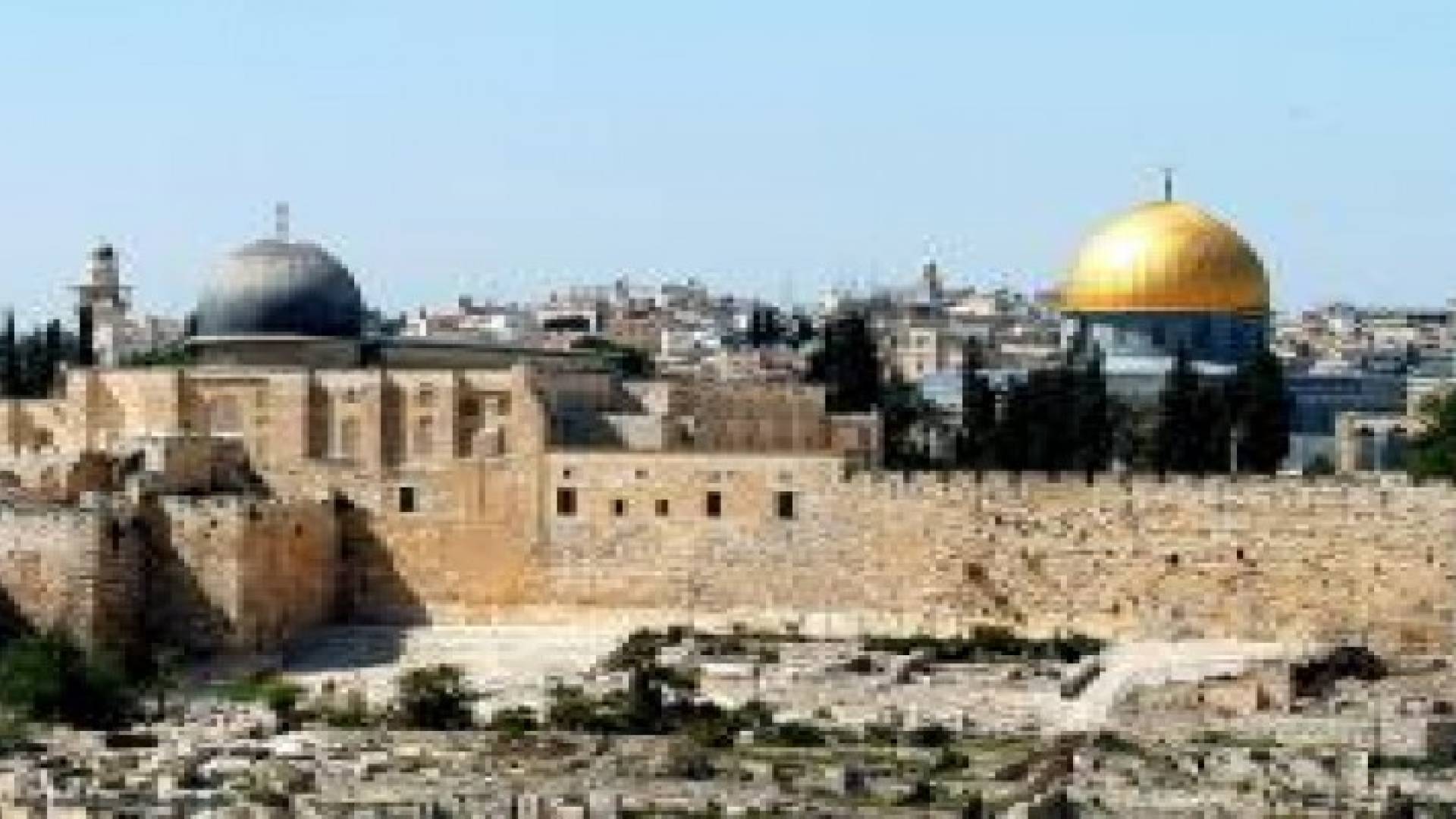 الاحتلال يسمح للرجال فوق الـ40 من الضفة بصلاة الجمعة في الأقصى