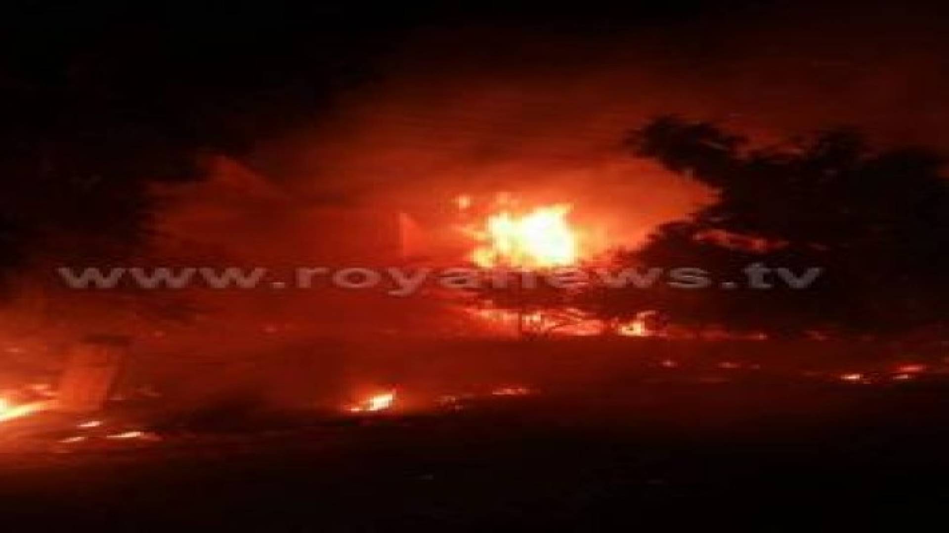 حريق بسبب الألعاب النارية في الكرك .. صور