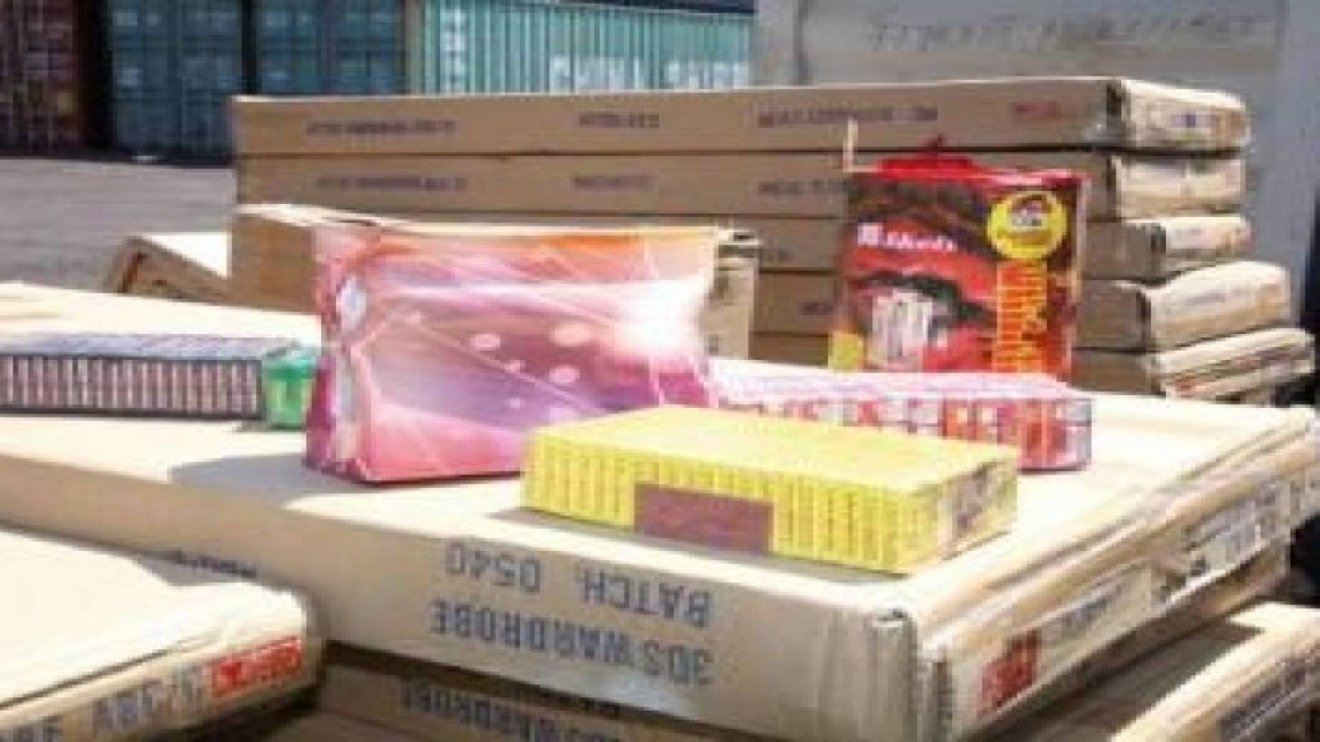 الجمارك الأردنية تحبط محاولة تهريب العاب نارية وسجائر