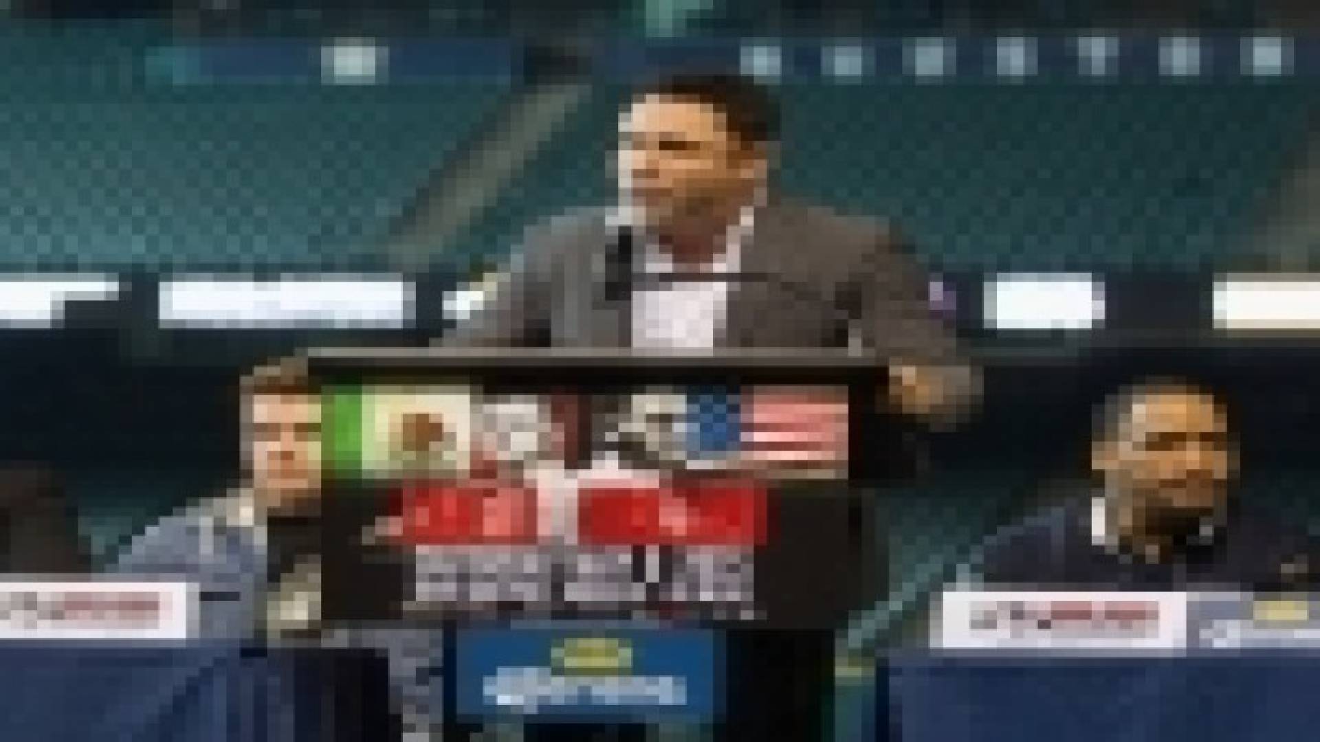 الملاكم الأميركي دي لا هويا يقرر الاعتزال نهائيا