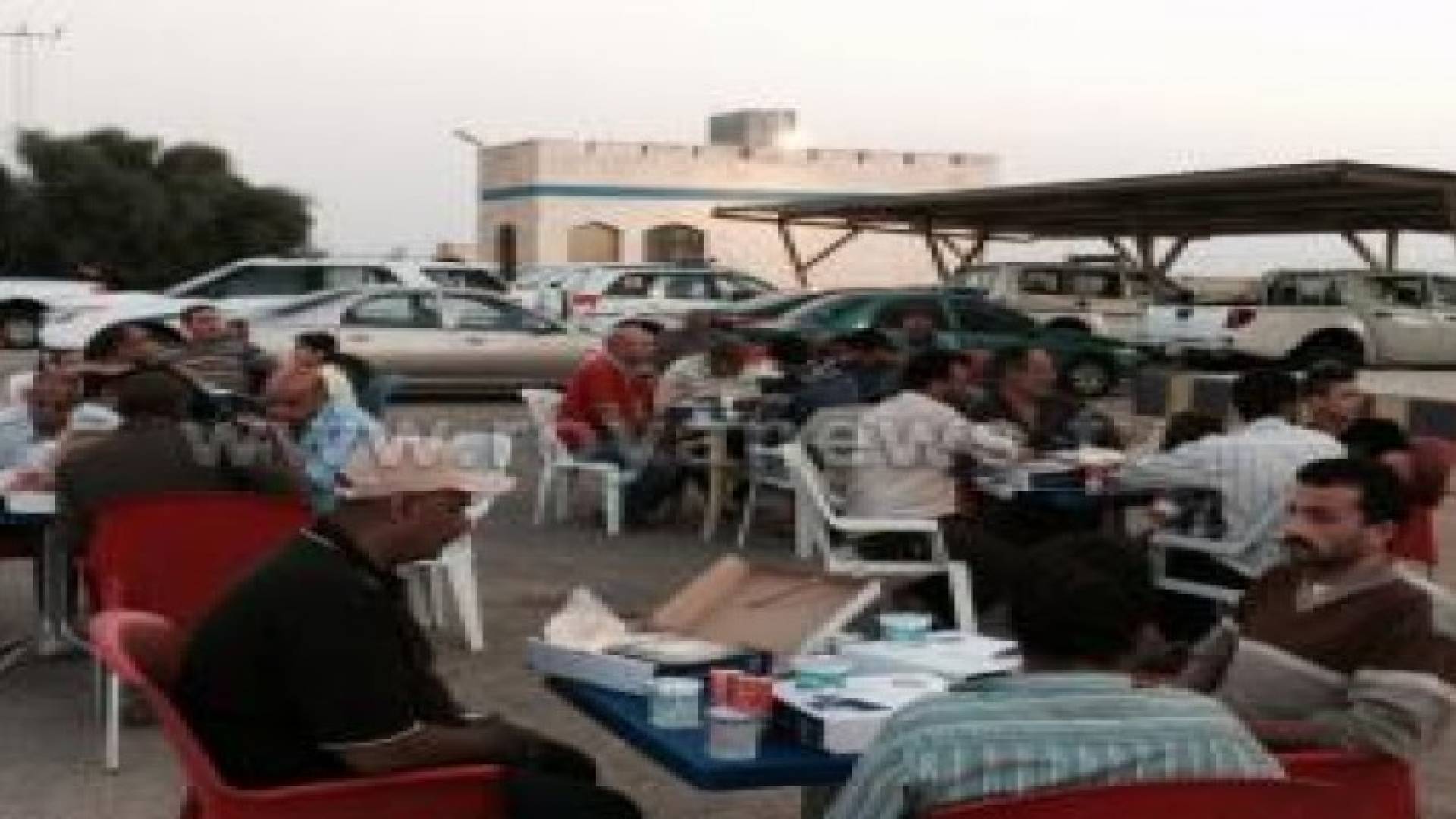 ام الرصاص: الدوريات الخارجية تقيم افطارا للمواطنين.. صور