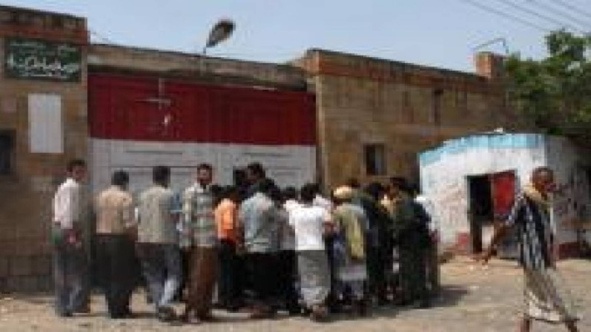 اليمن: فرار أكثر من 1200 سجين في هجوم على السجن المركزي في "تعز"