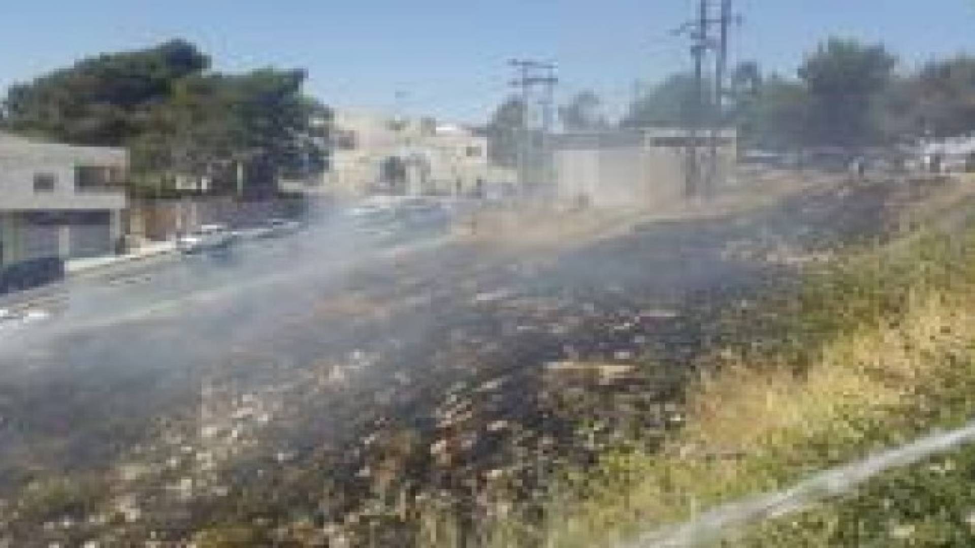 إخماد حريق أخشاب طوبار  وطبليات في محافظة المفرق