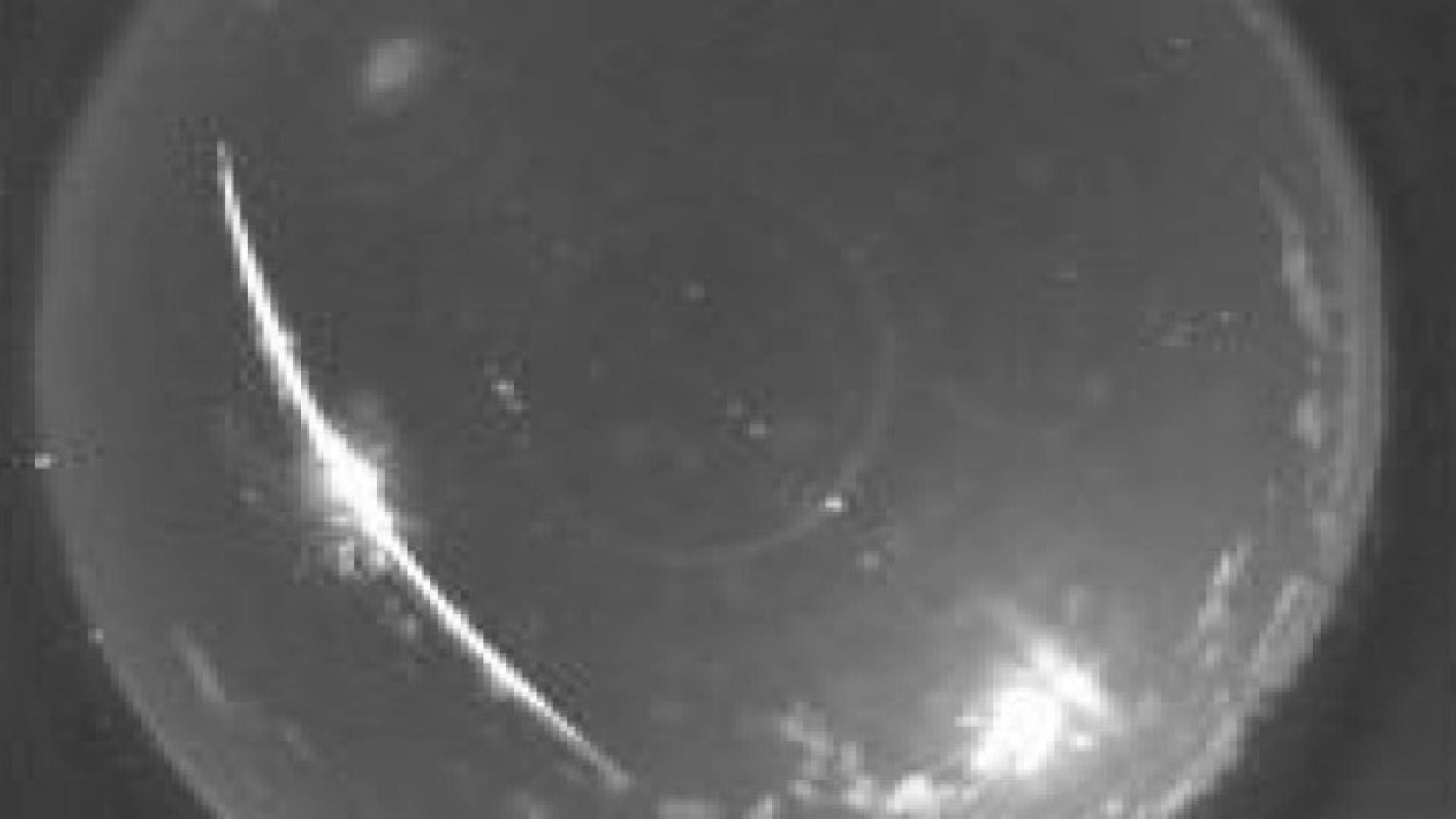 بالفيديو: جسم غريب يحترق في الغلاف الجوي للأرض